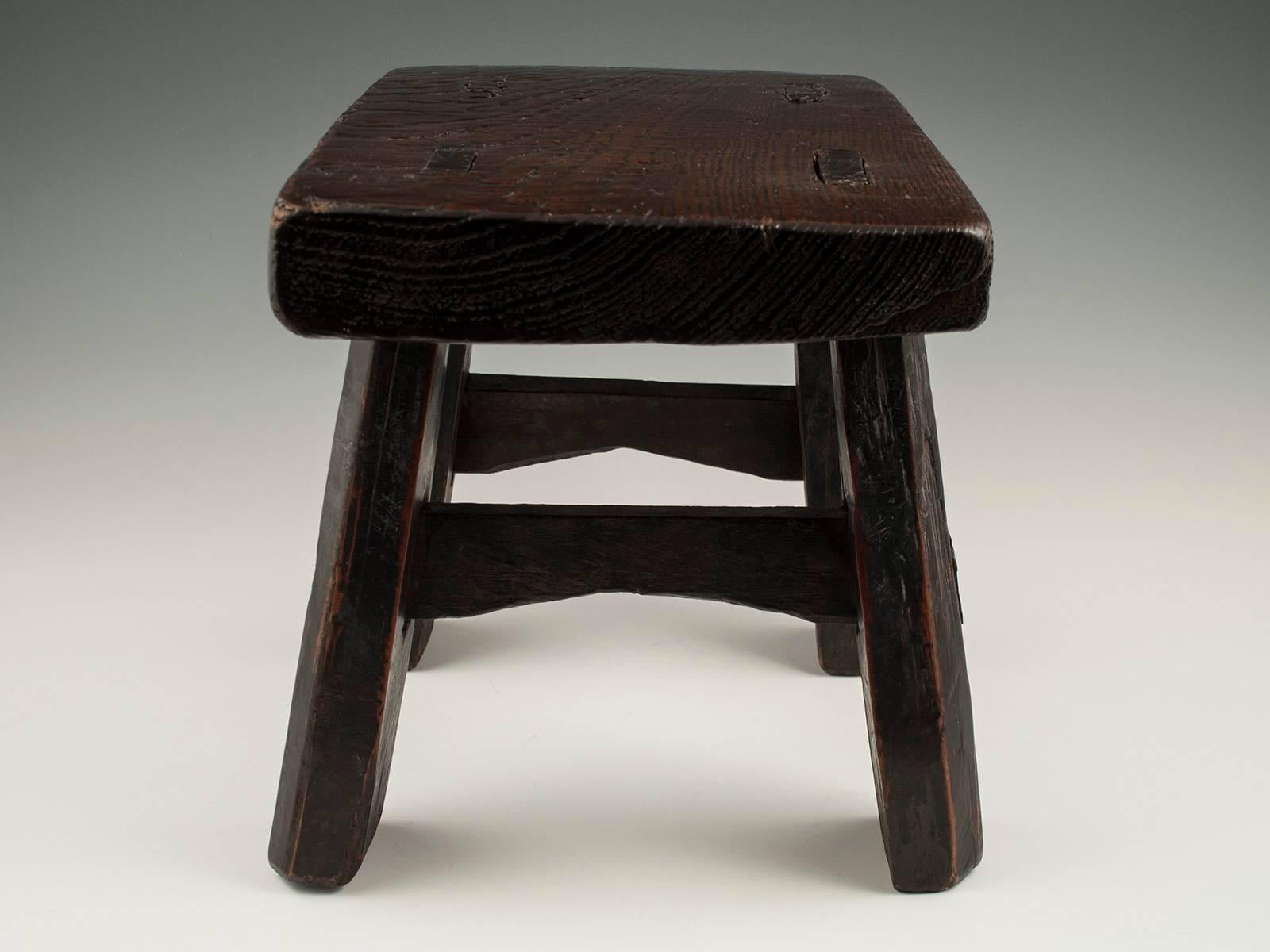 Offered by Zena Kruzick
19th century burl wood cricket stool from China.

The seat of this cricket stool has beautiful grain and patina, mortise and tenon construction.
 