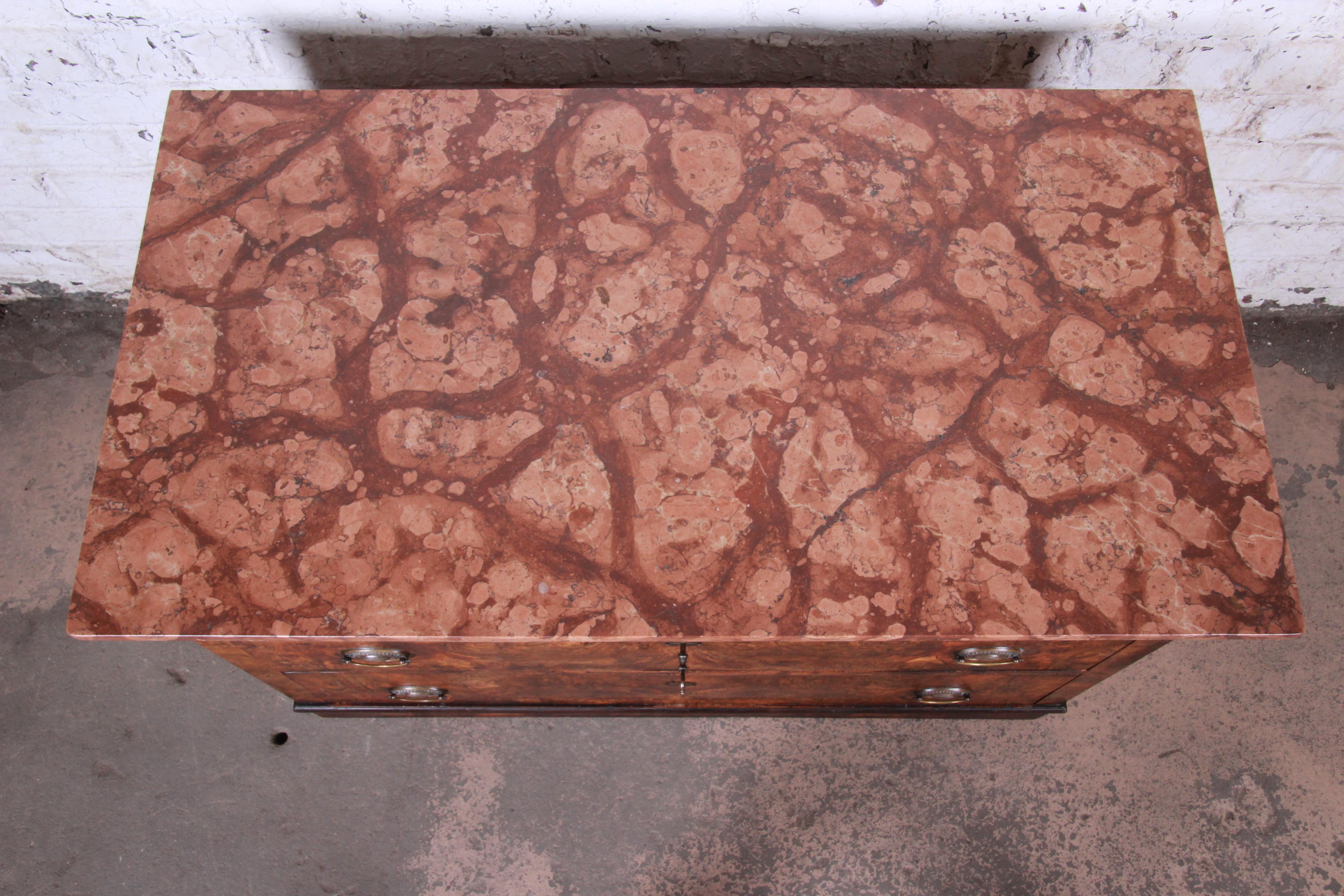 kommode oder Kommode mit Marmorplatte aus Nussbaum des 19 (Messing)