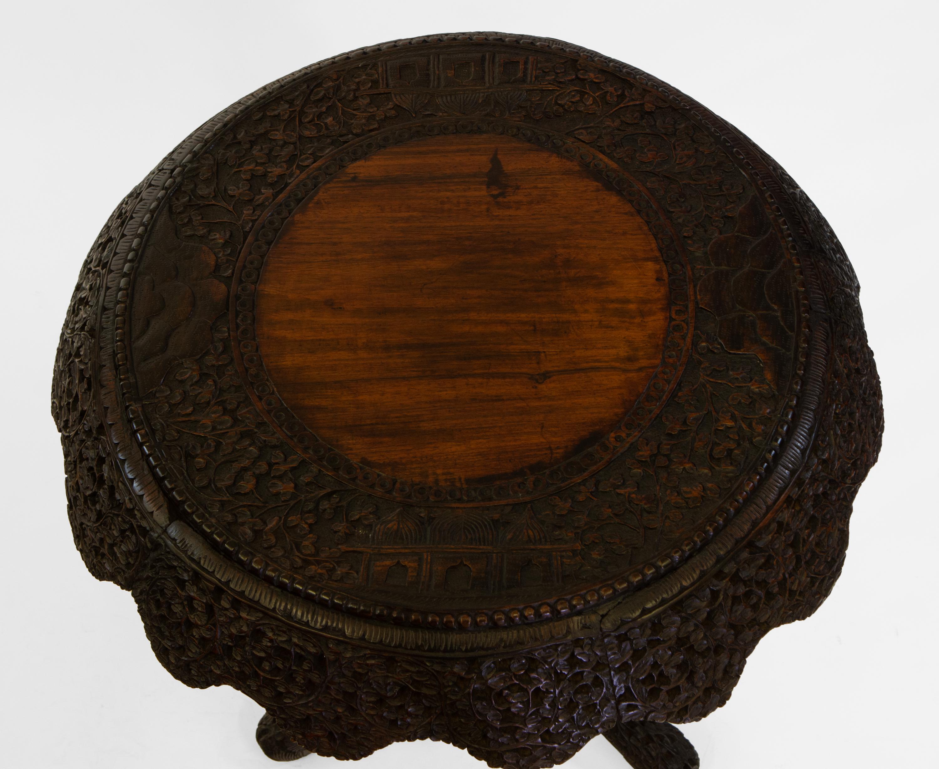 Table d'appoint birmane anglo-indienne du 19ème siècle, Padouk, à plateau basculant en vente 3