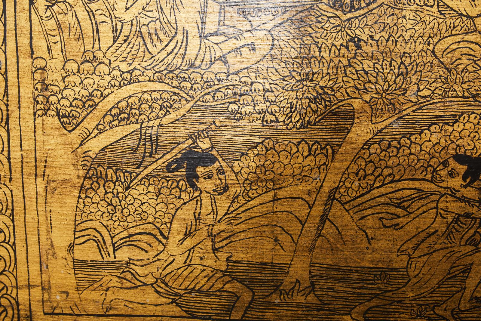 19. Jahrhundert birmanische vergoldete Truhe oder Trunk Tisch (Vergoldetes Holz) im Angebot