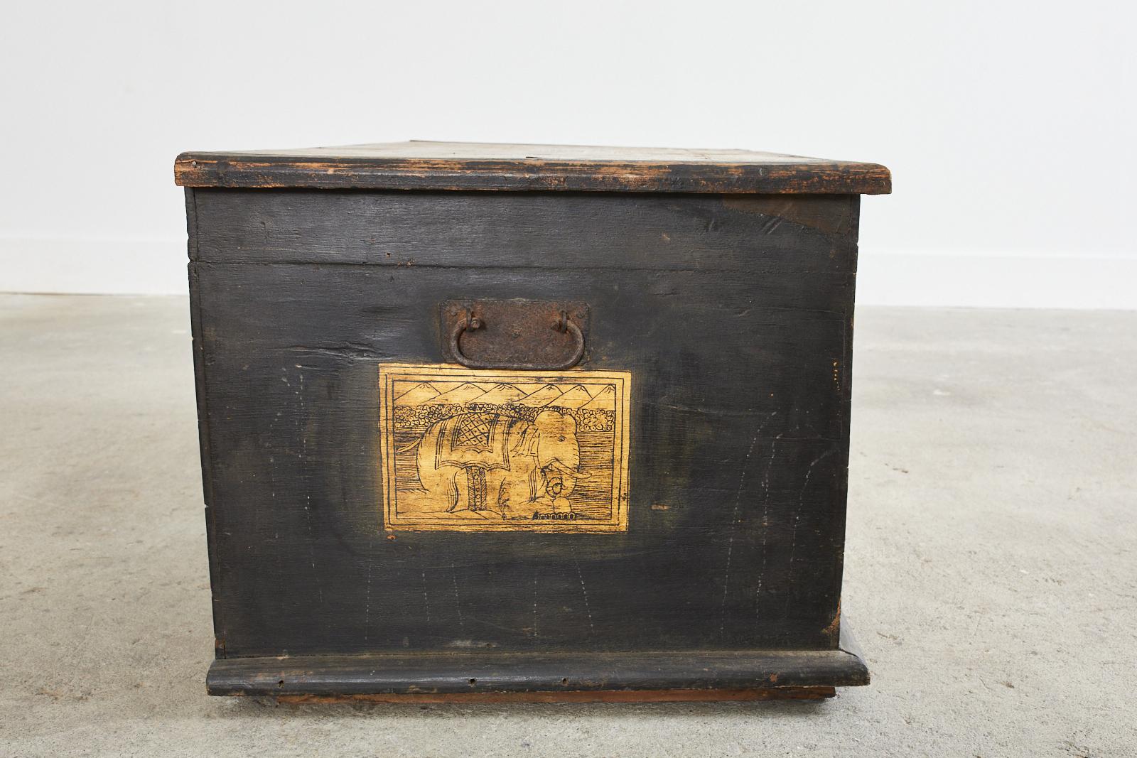 19th Century Burmese Gilded Chest or Trunk Table For Sale 7