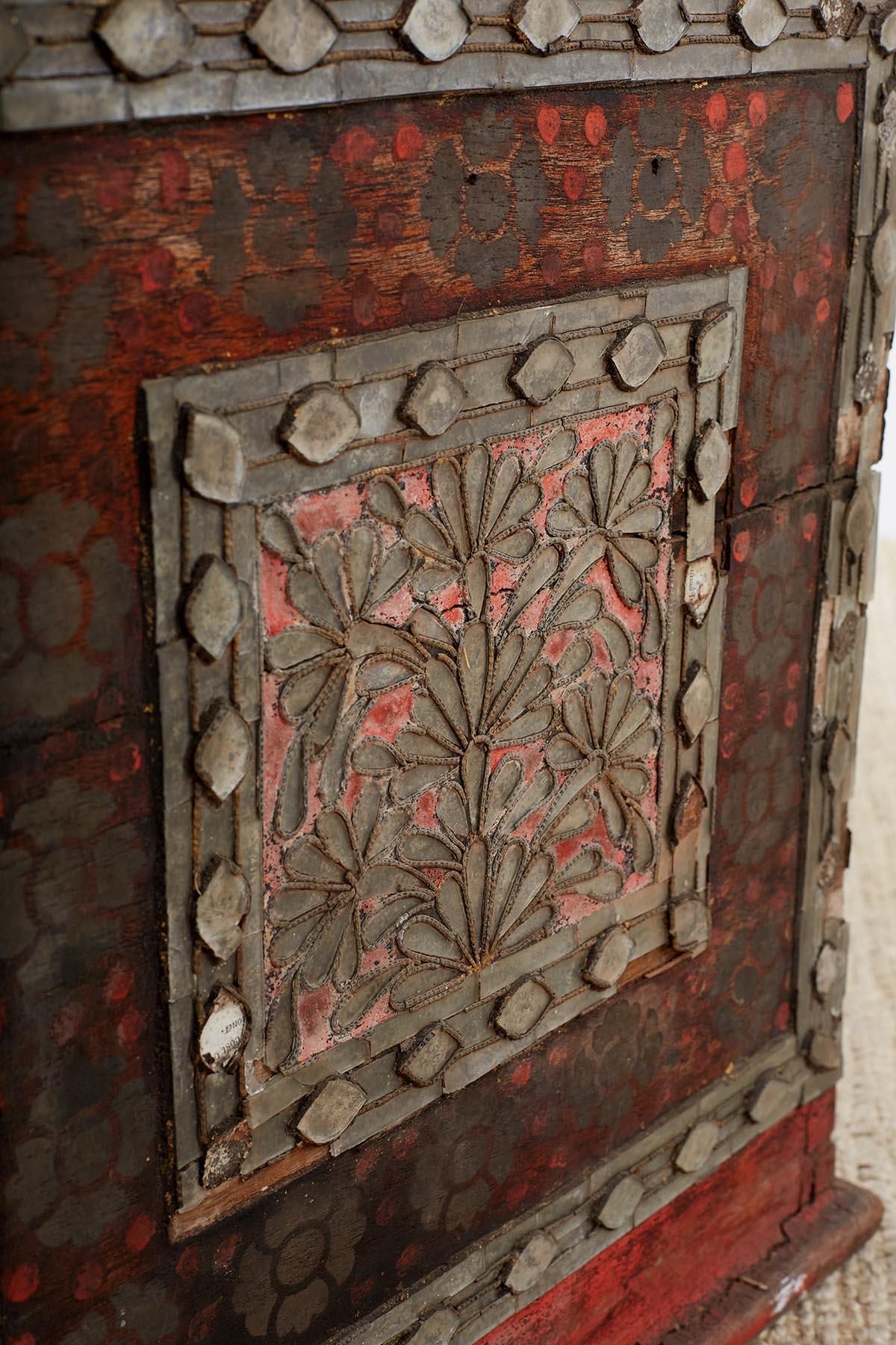 19th Century Burmese Gilt Mosaic Lacquer Trunk 3
