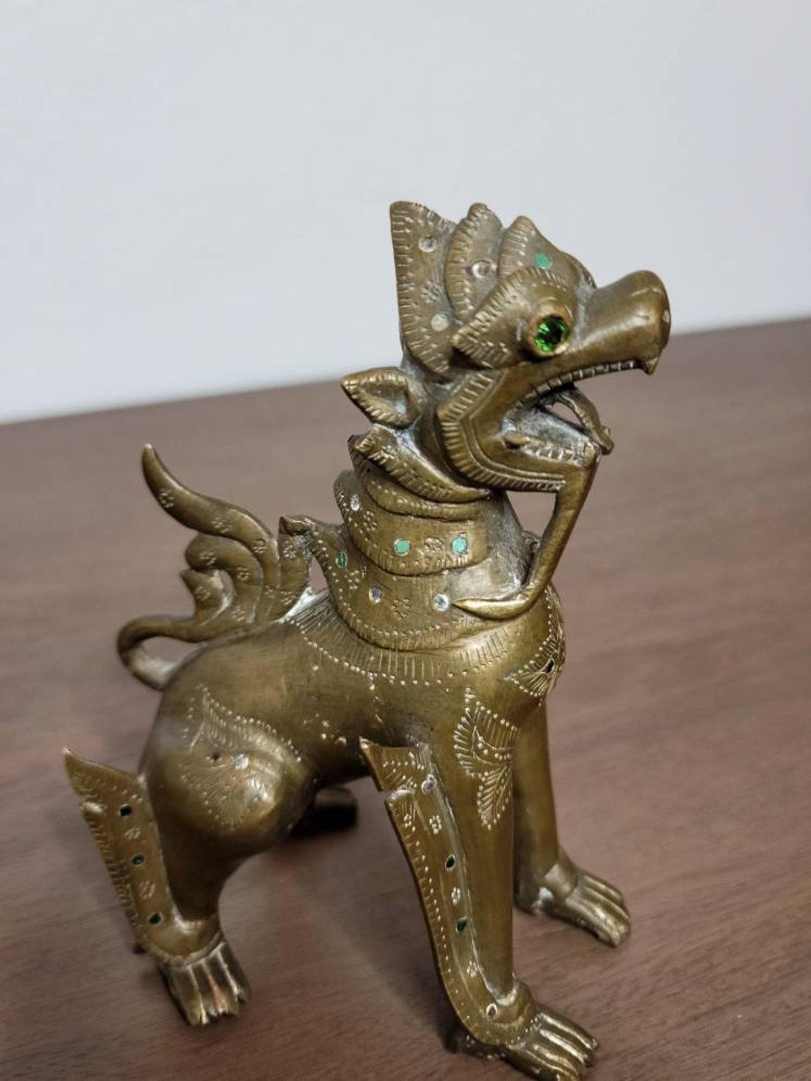 A scarce, high-quality antique Burmese jewel inlaid solid bronze chinthe sculpture. 

Dating to the late 19th century, likely originating in the Mandalay region of central Burma, the fearsome looking beast depicted in traditional Burmese