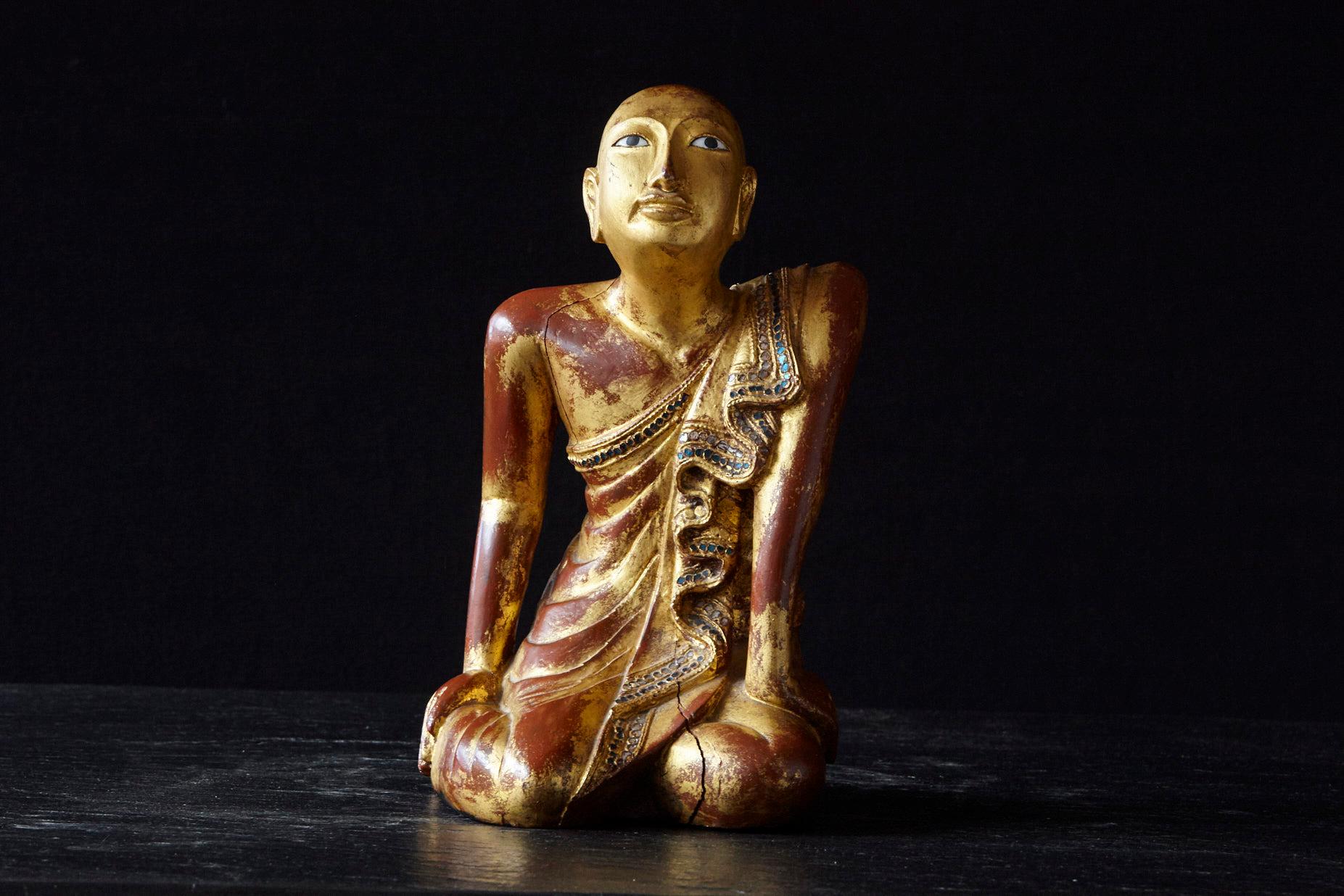 kneeling buddha