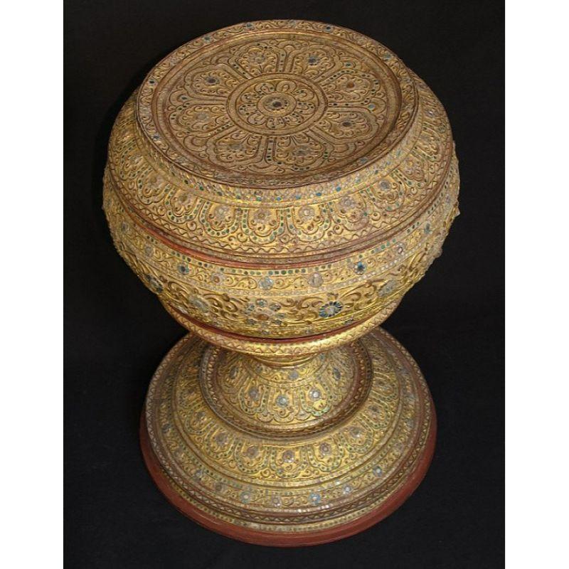 Material: lacquerware
63 cm high 
48 cm diameter
Weight: 6.2 kgs
3 parts
Mandalay style
Originating from Burma
19th century
Goldplated with 24 krt. gold.
 