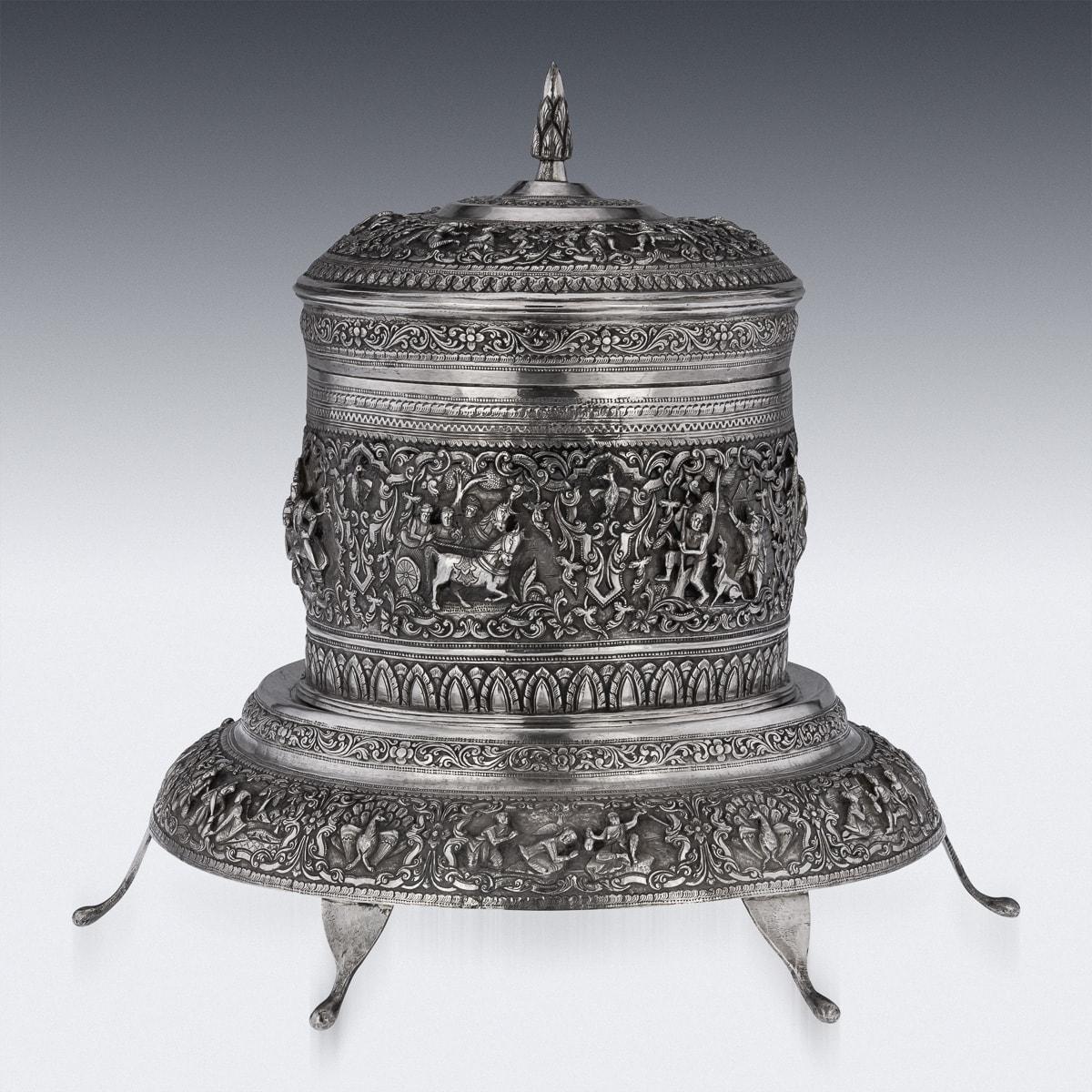 19th Century Burmese Solid Silver Betel Box On Stand, Rangoon, c.1890 In Good Condition For Sale In Royal Tunbridge Wells, Kent