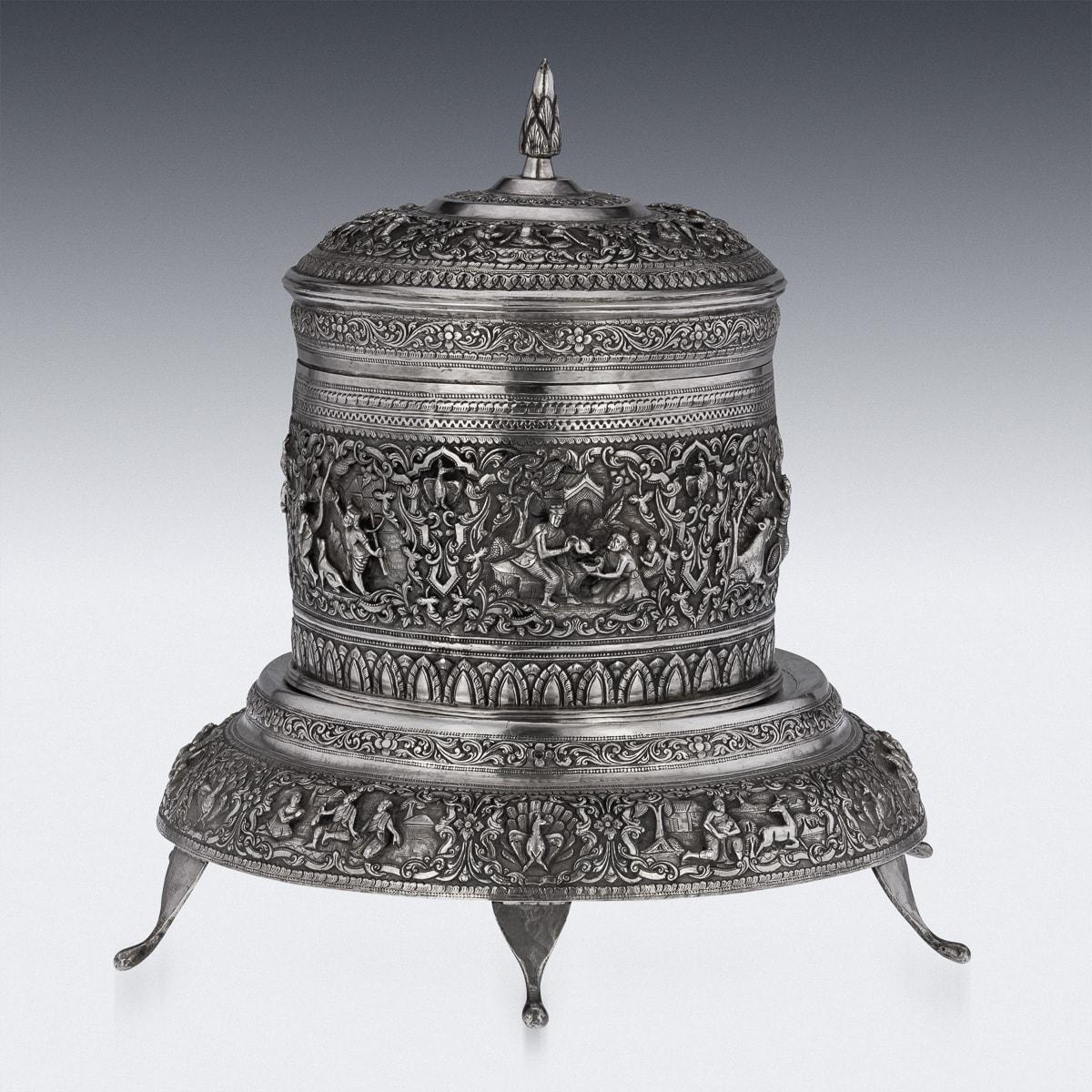 Birmesische Beteldose aus massivem Silber des 19. Jahrhunderts auf Stand, Rangun, um 1890 im Zustand „Gut“ im Angebot in Royal Tunbridge Wells, Kent