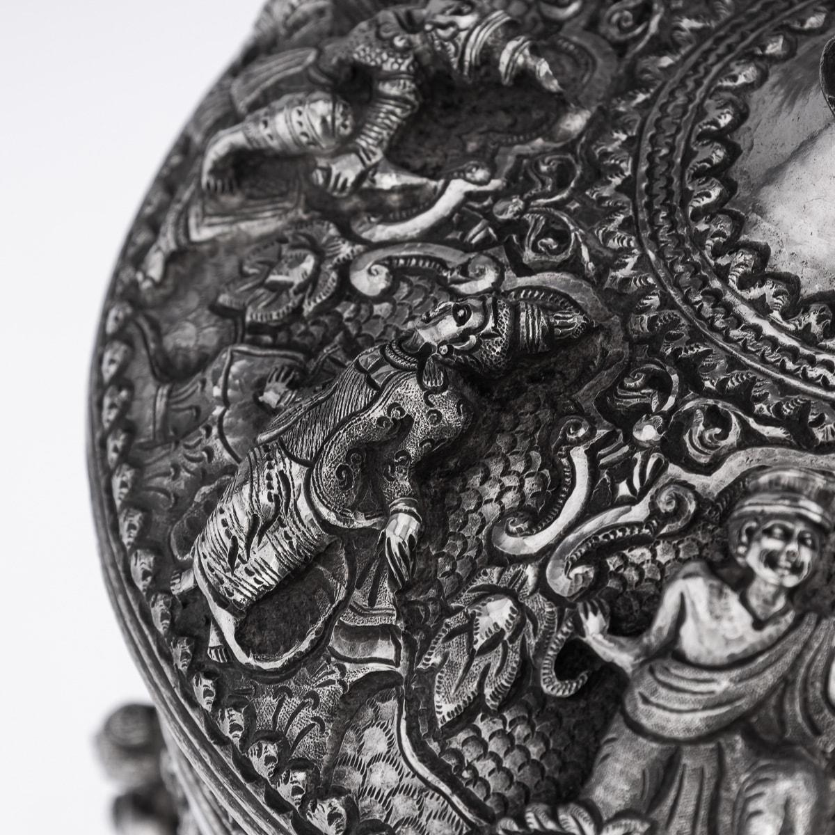 19th Century Burmese Solid Silver Betel Box On Stand, Rangoon, c.1890 For Sale 6