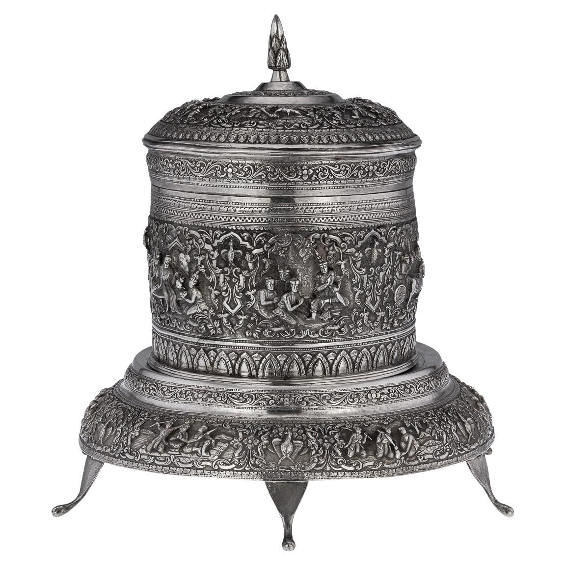 Boîte à bétel birmane en argent massif du XIXe siècle sur Stand, Rangoon, c.1890