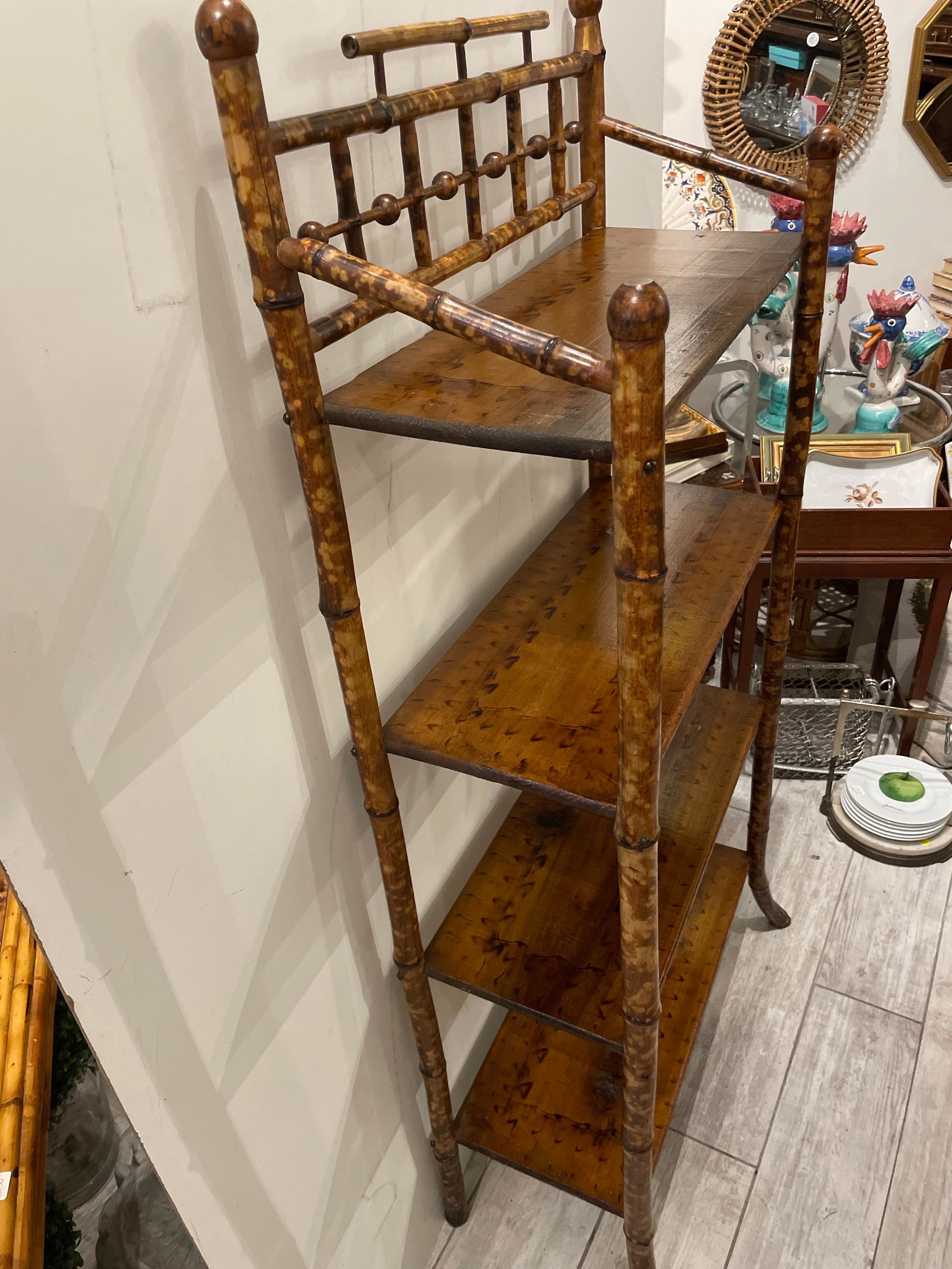 Etagere in bambù bruciato del XIX secolo In condizioni buone in vendita a West Palm Beach, FL