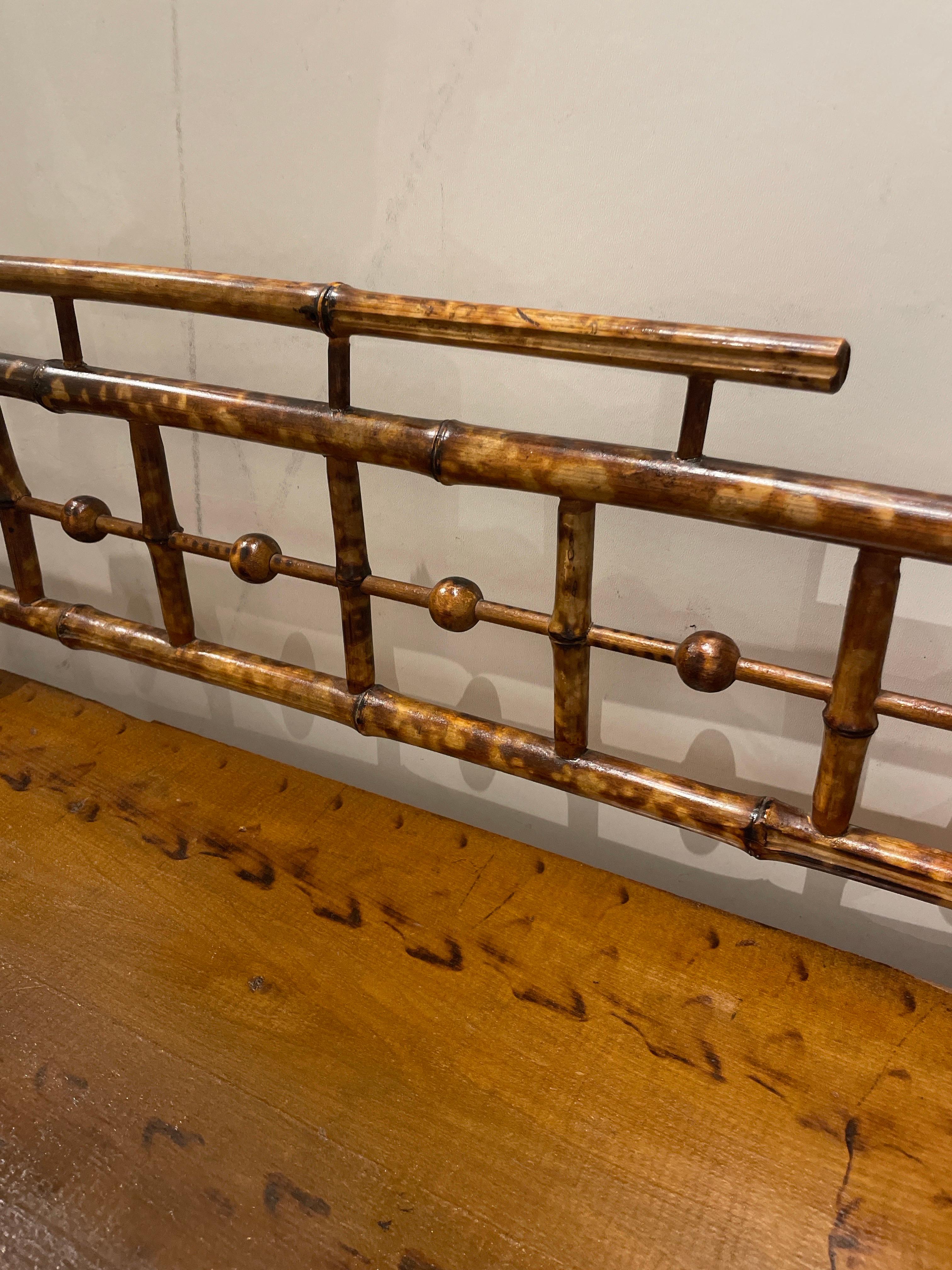 Etagere in bambù bruciato del XIX secolo in vendita 1