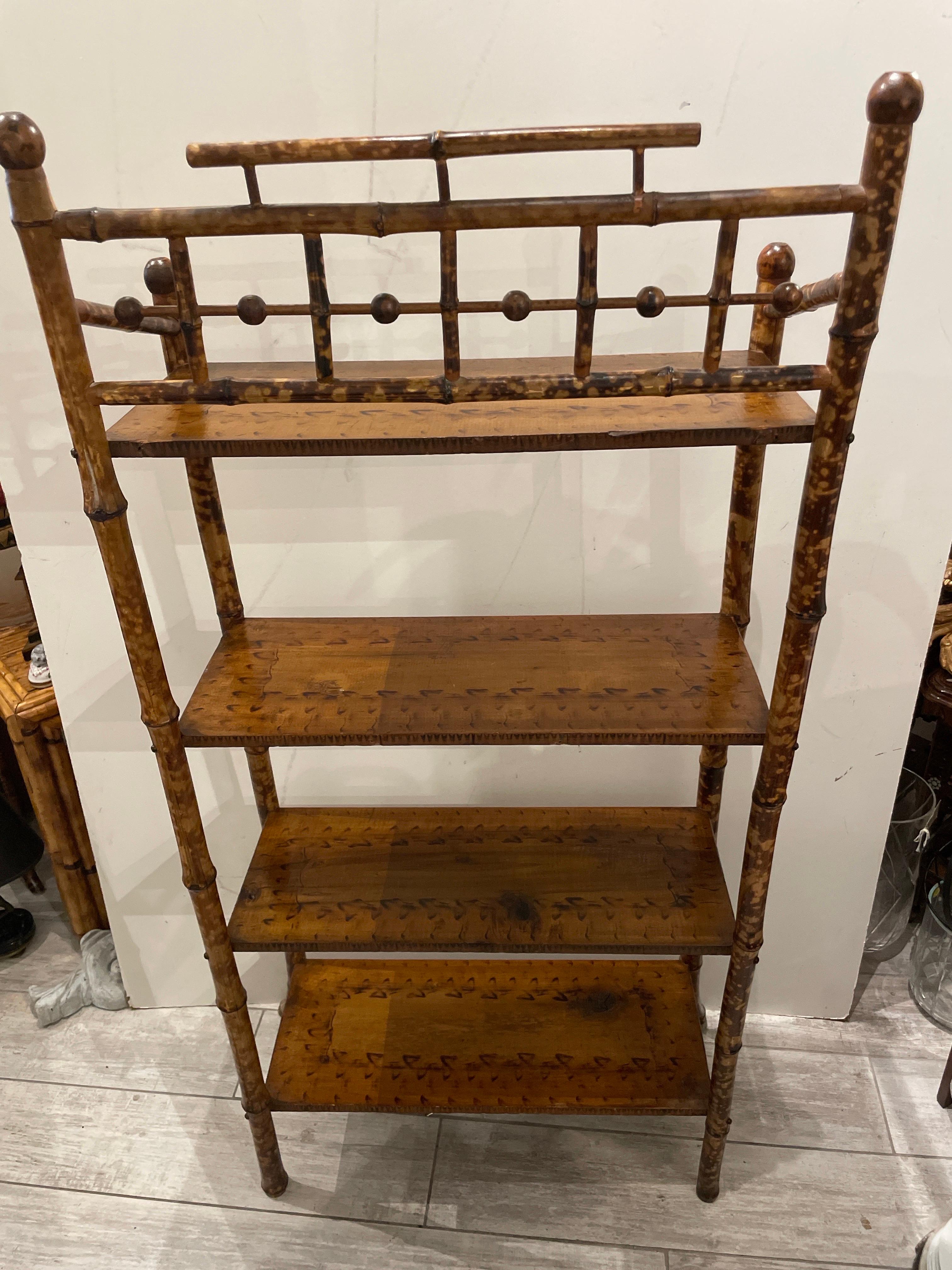 Etagere in bambù bruciato del XIX secolo in vendita 2