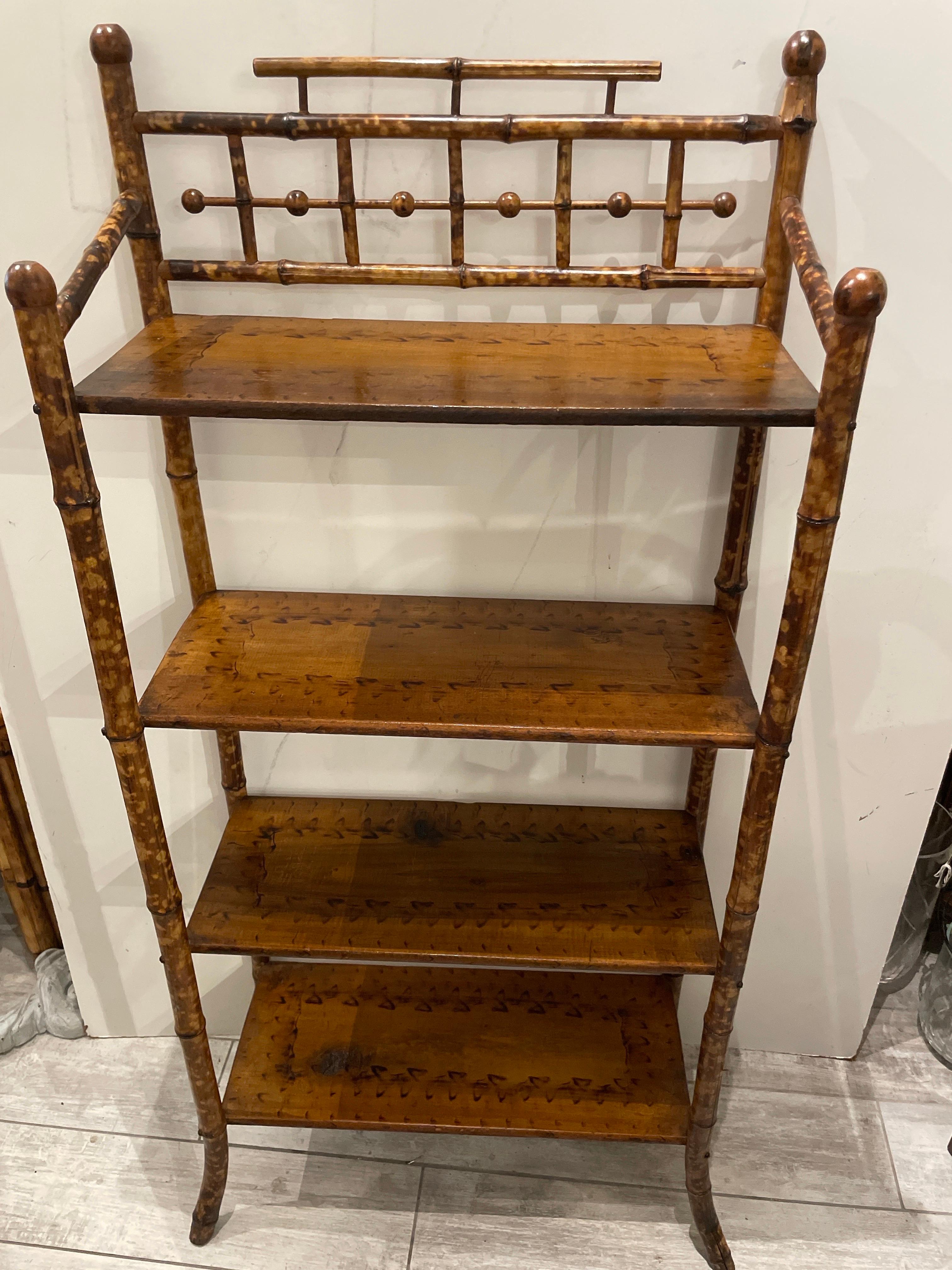 Etagere in bambù bruciato del XIX secolo in vendita 3