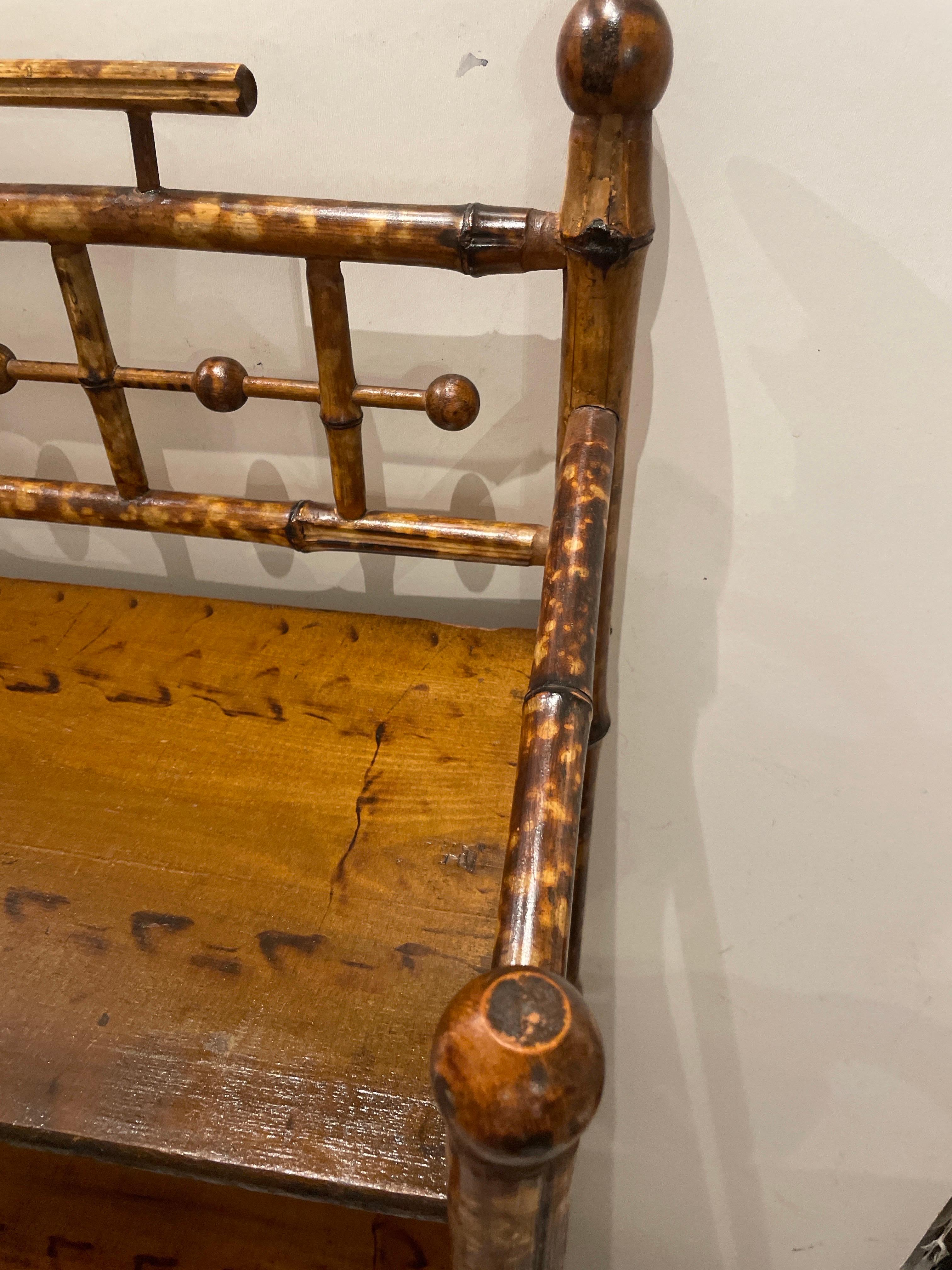 Etagere in bambù bruciato del XIX secolo in vendita 4