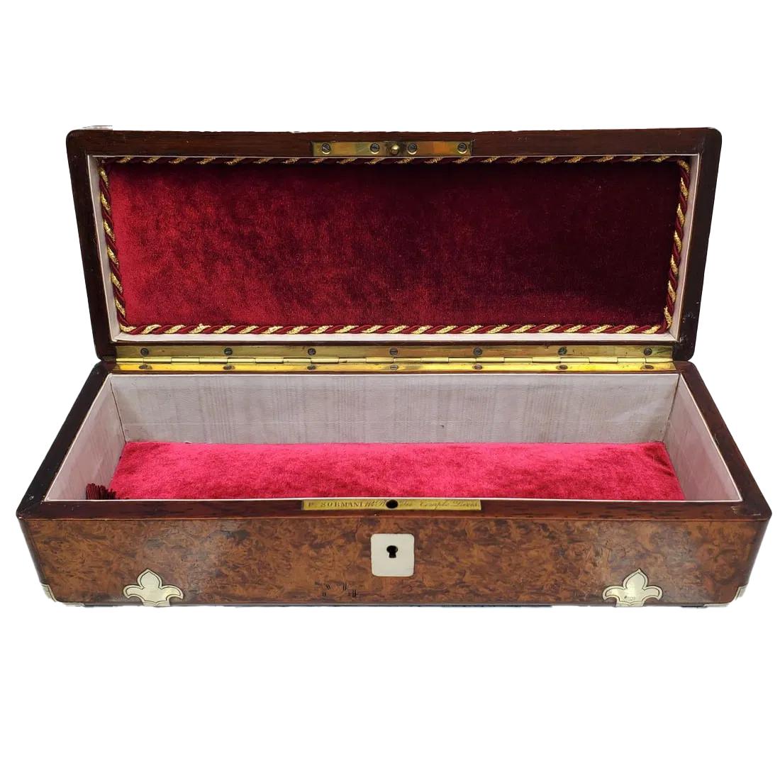 Guantera de Amboyna del siglo XIX de Paul Sormani, 114 Rue du Temple, París Peltre en venta