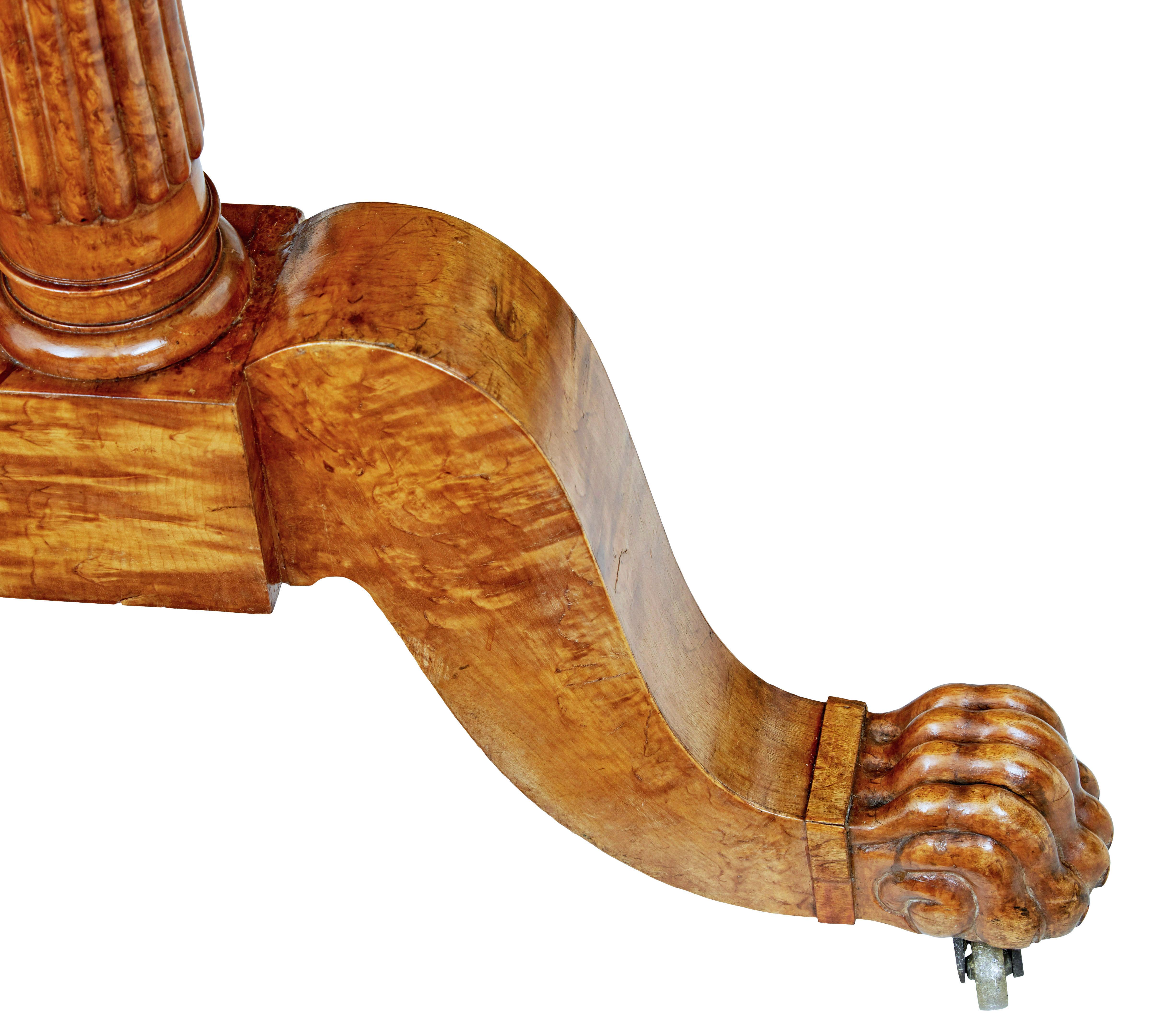 Mesa de sofá Biedermeier de abedul del siglo XIX en venta 4