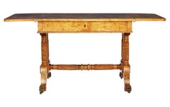 Table de canapé Biedermeier en loupe de bouleau du XIXe siècle