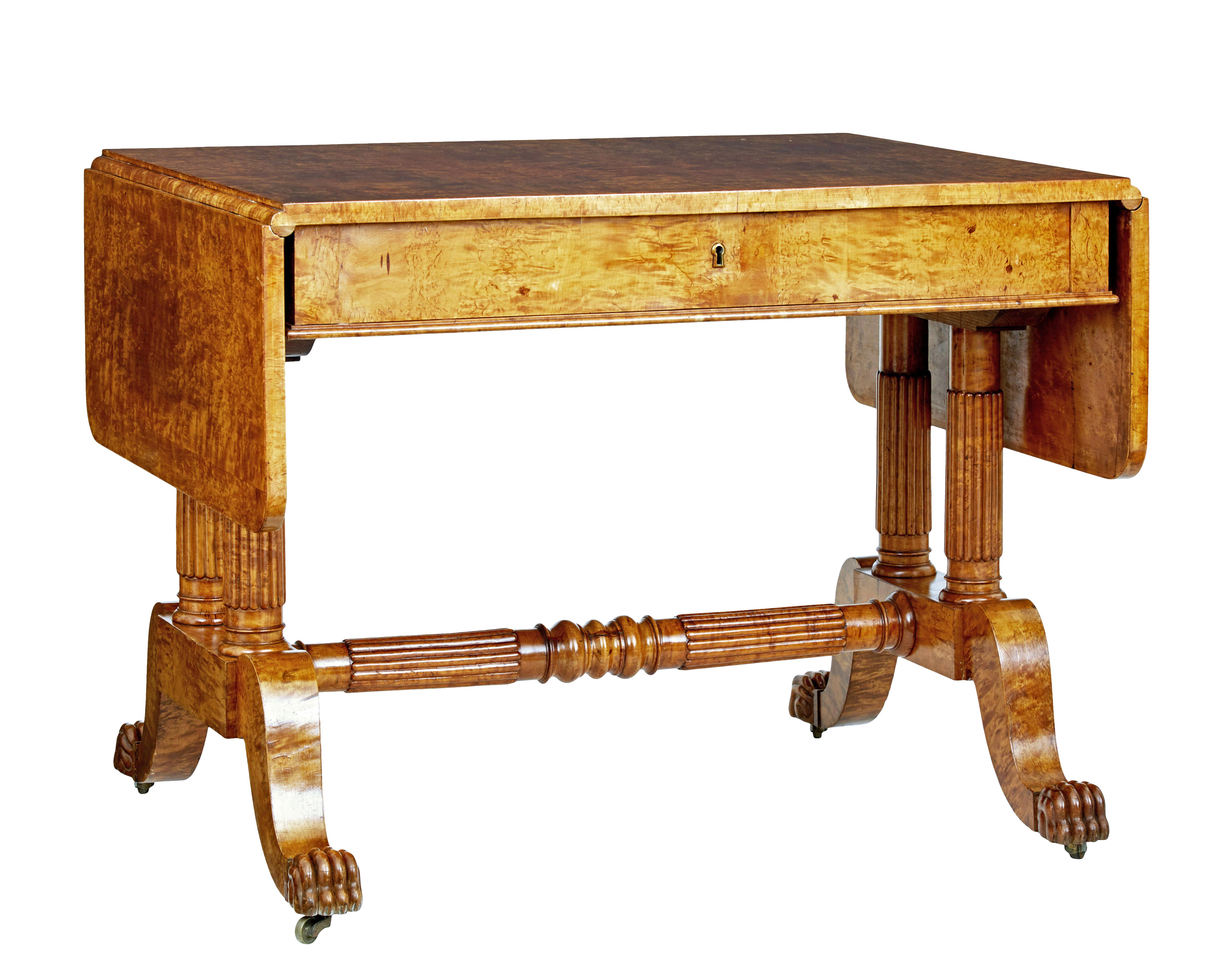 Mesa de sofá Biedermeier de abedul del siglo XIX Tallado en venta