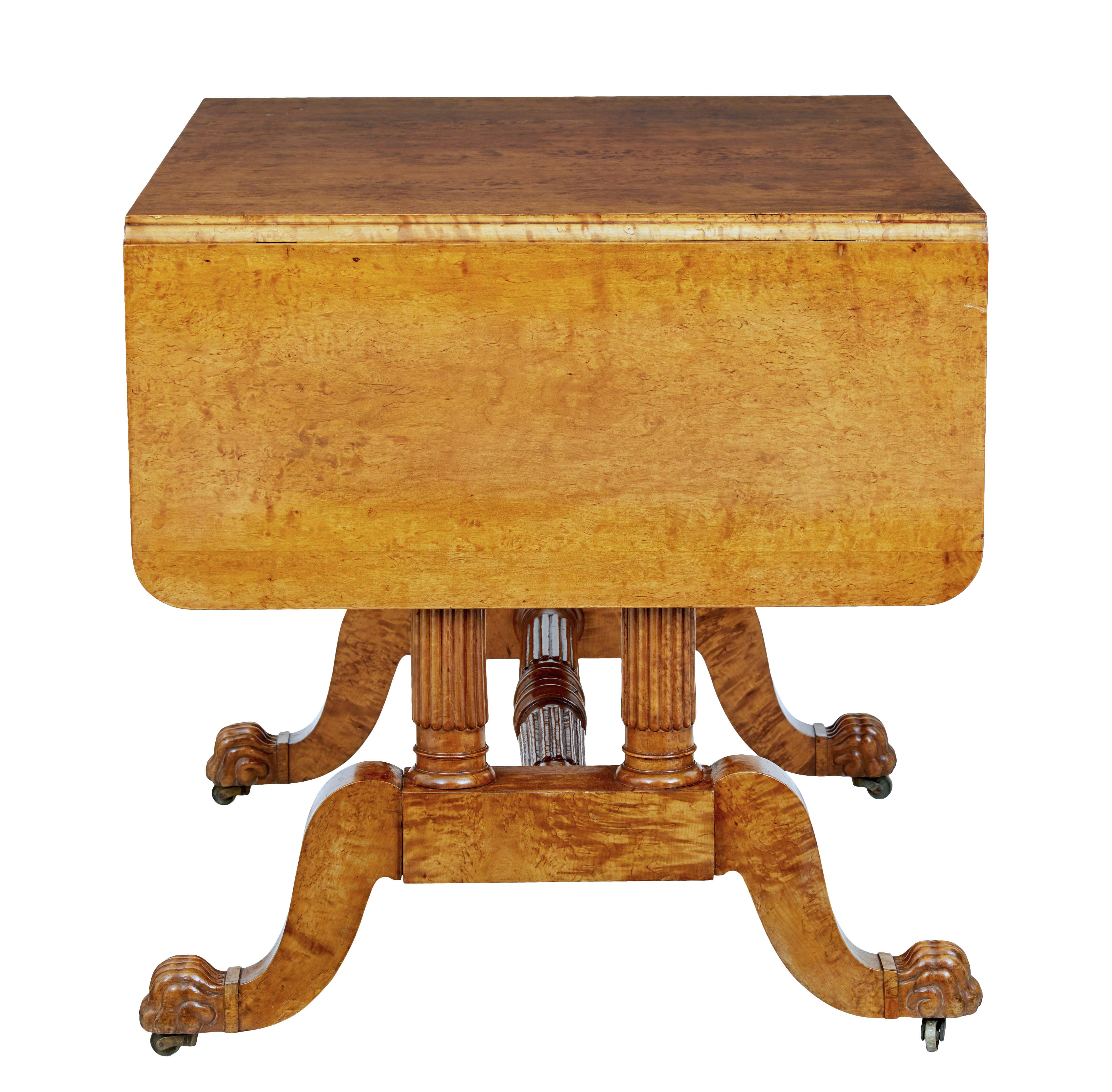 Bouleau Table de canapé Biedermeier en loupe de bouleau du XIXe siècle en vente