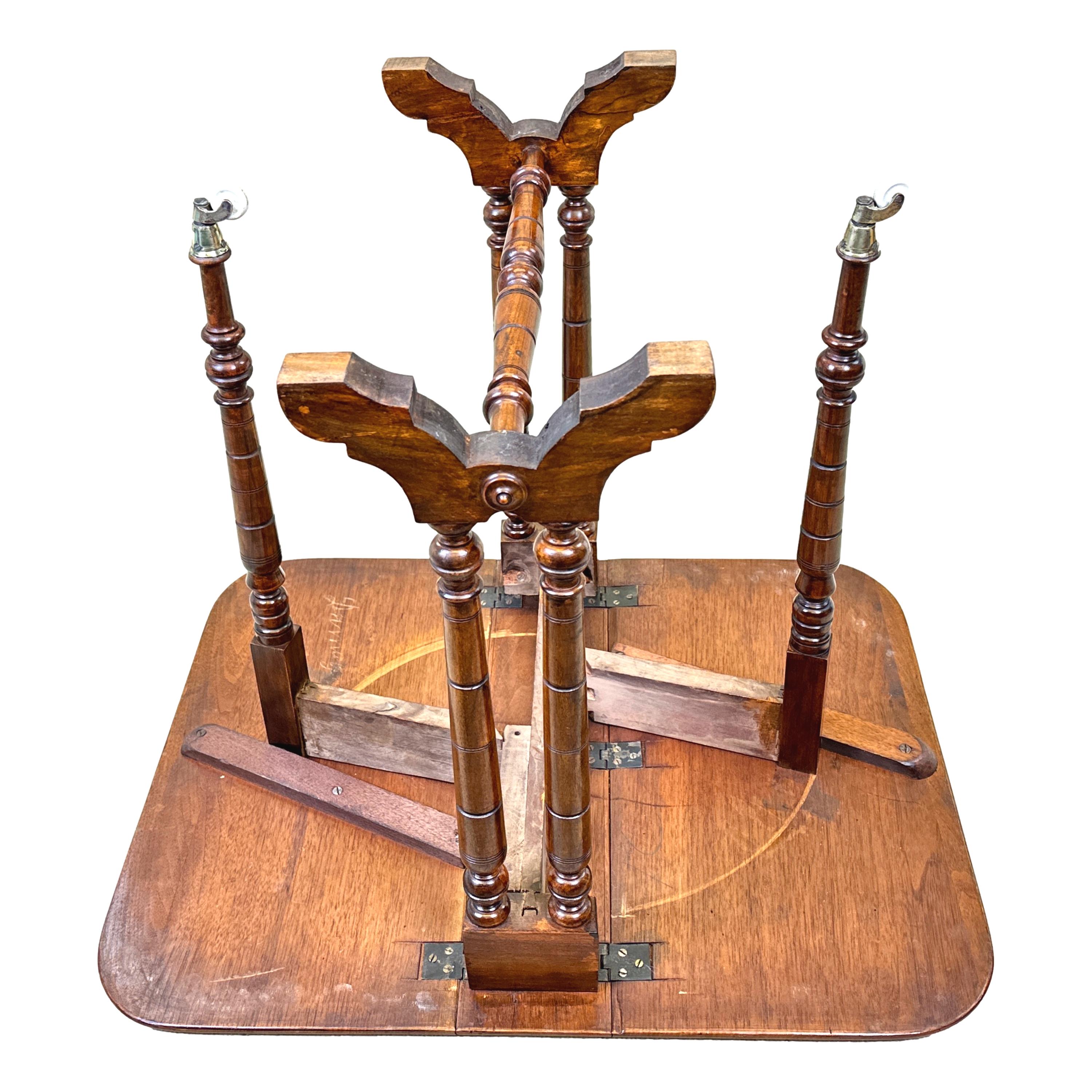 Table Sutherland du 19e siècle en ronce de noyer en vente 1