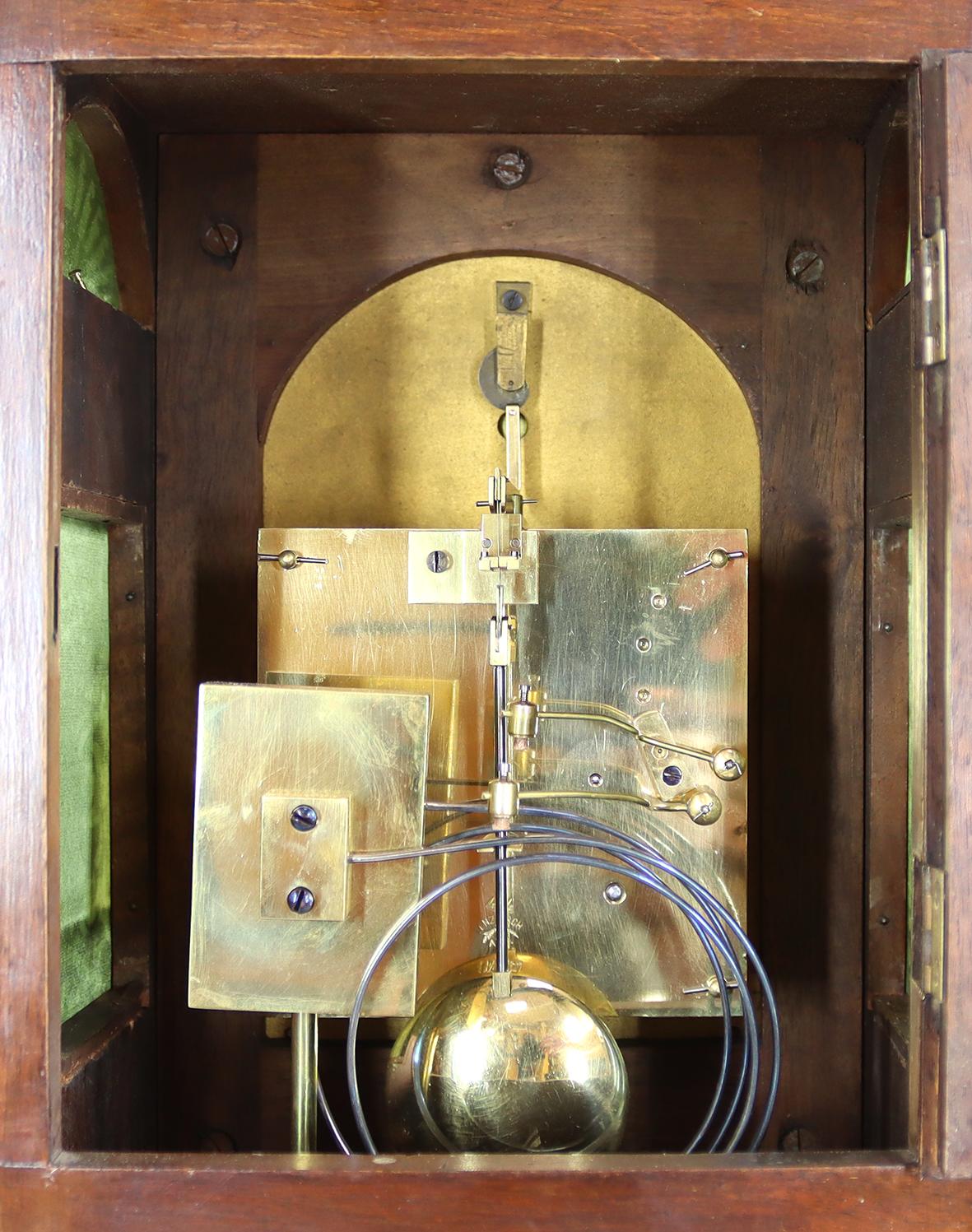 Horloge à console en ronce de noyer du XIXe siècle par Lenzkirch Bon état - En vente à Amersham, GB