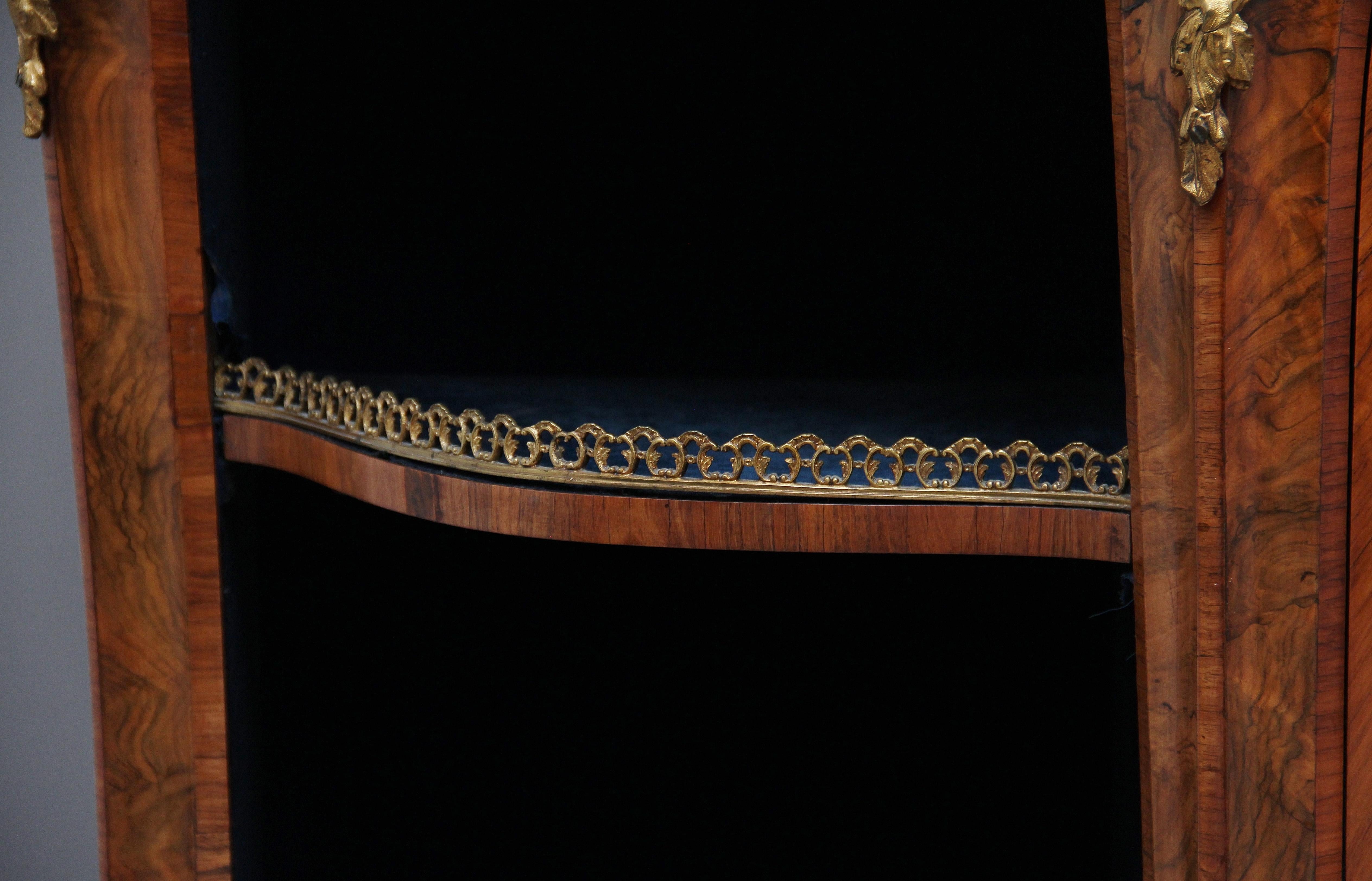 Credenza in radica di noce del XIX secolo in vendita 4