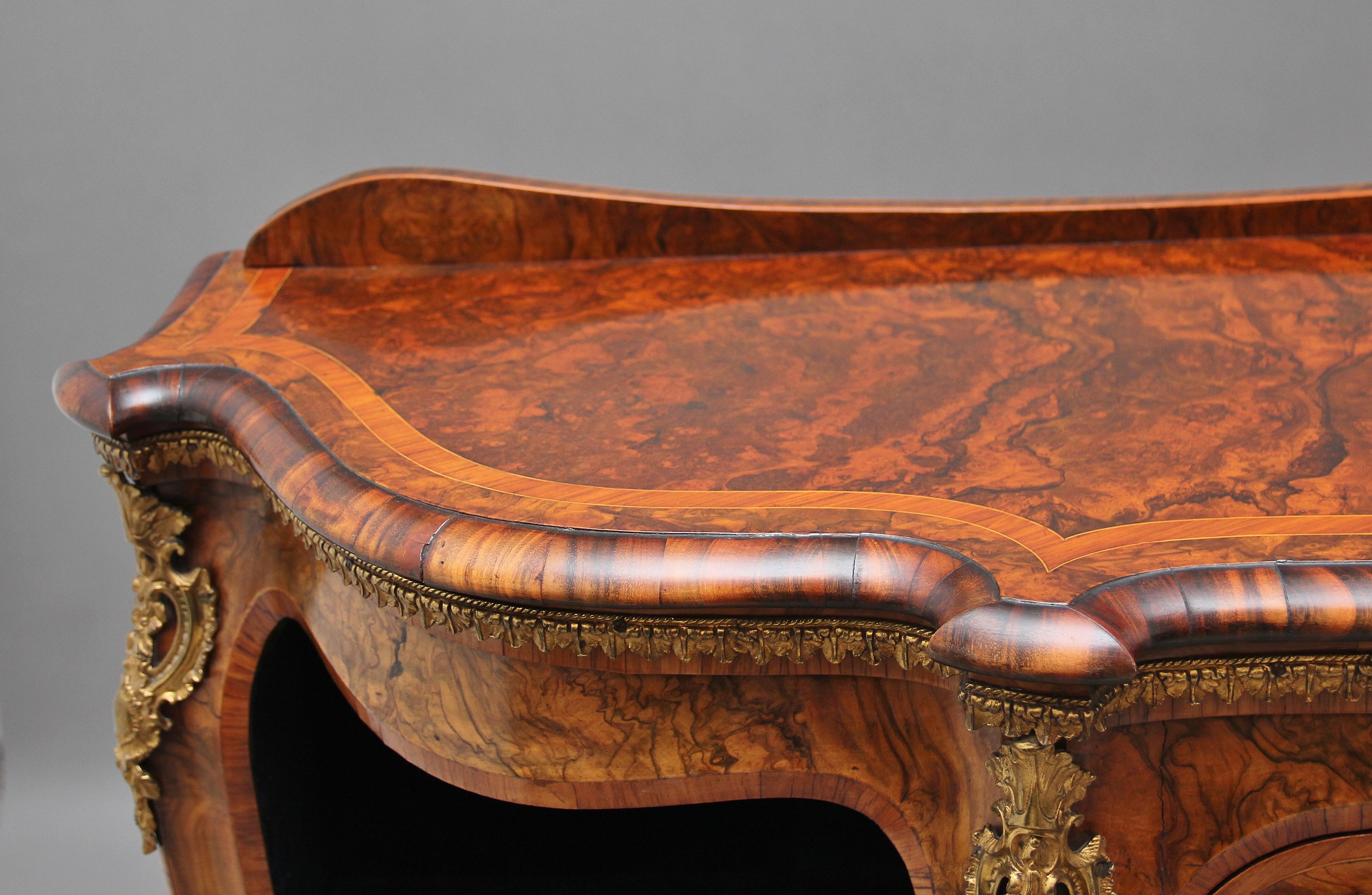 Credenza in radica di noce del XIX secolo in vendita 10