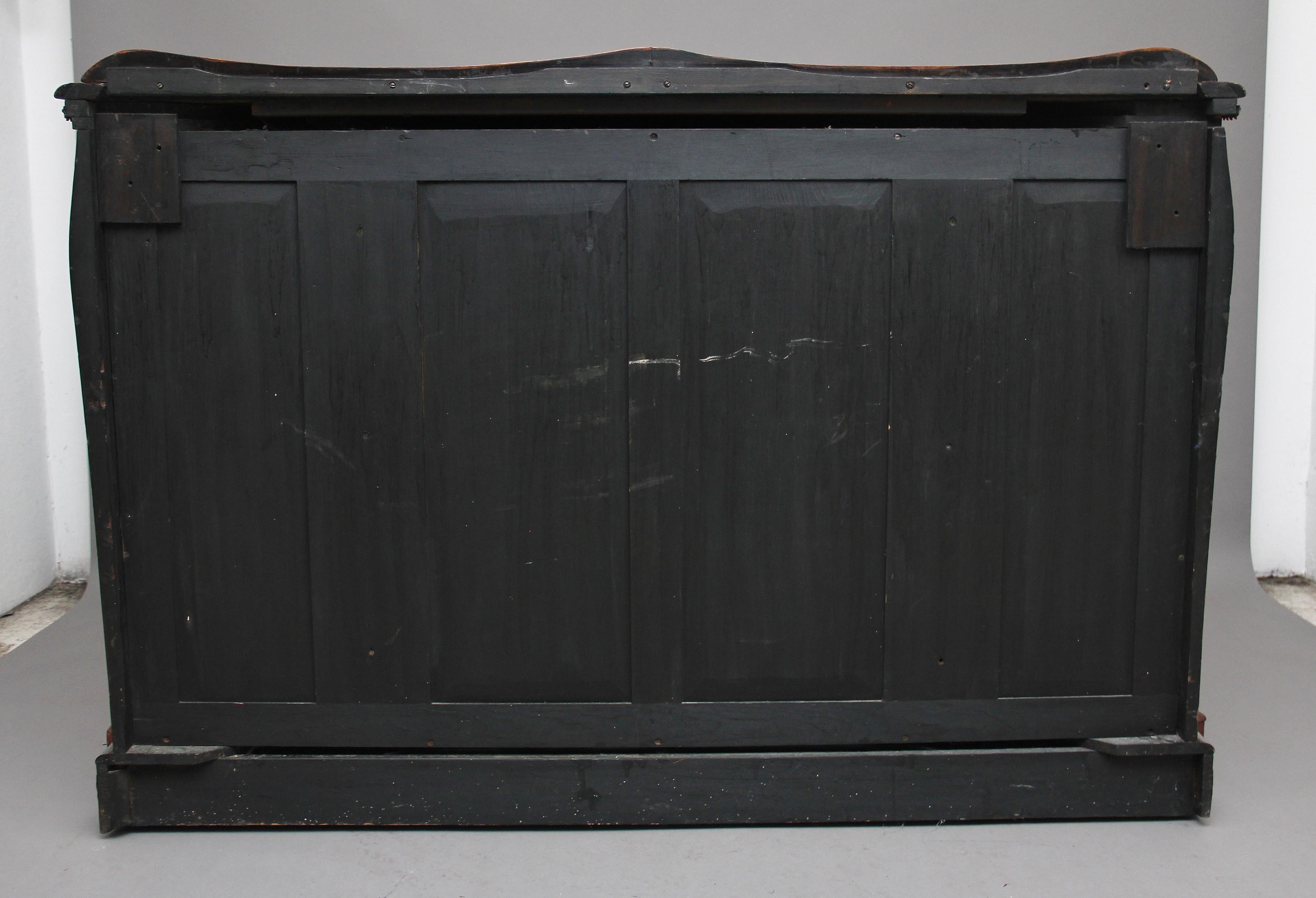 Britannico Credenza in radica di noce del XIX secolo in vendita