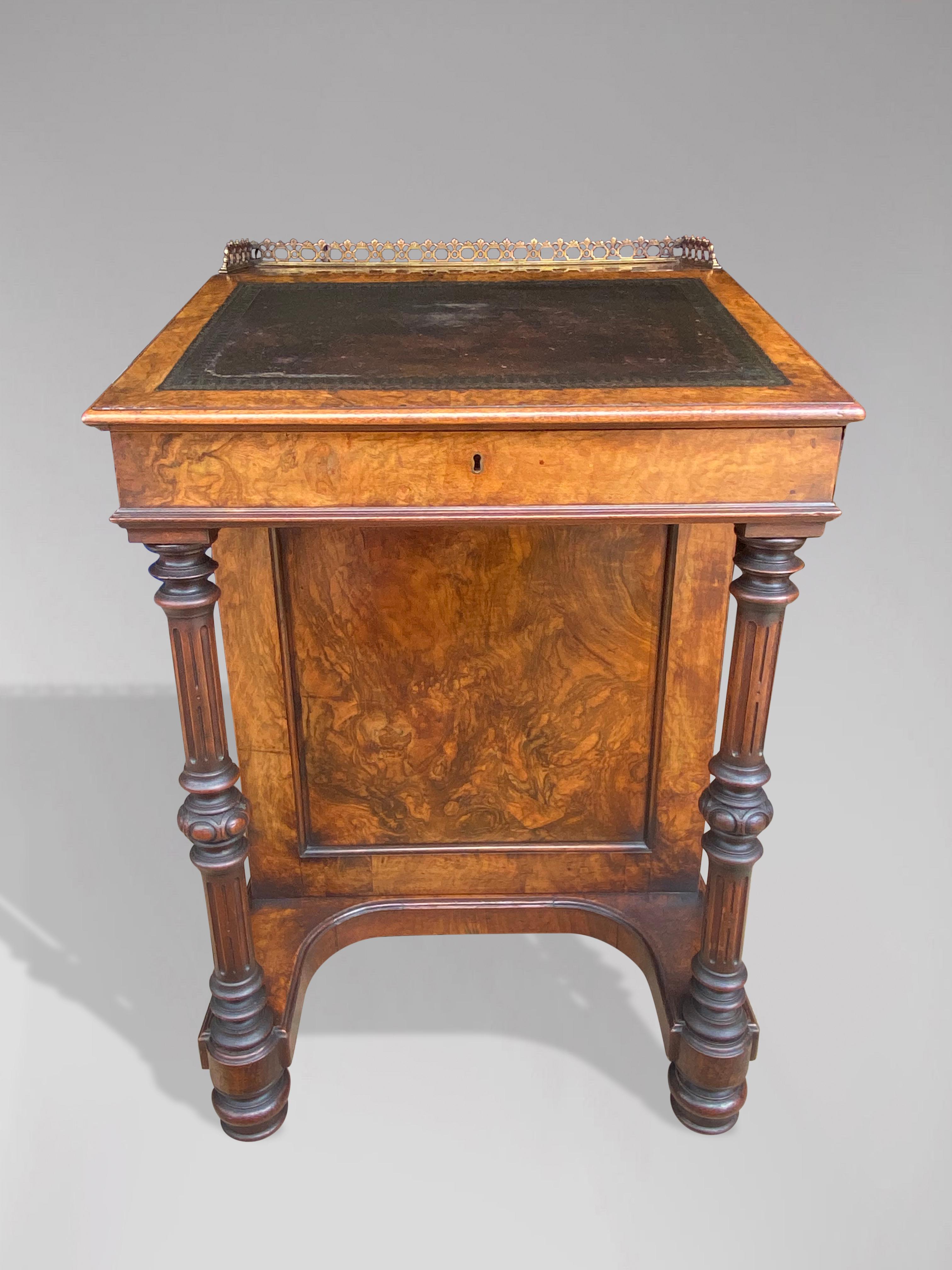 19th Century Burr Walnut Davenport by Edwards & Roberts In Good Condition For Sale In Petworth,West Sussex, GB