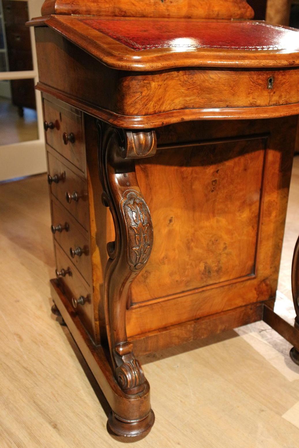 19th Century Burr Walnut Davenport Desk In Good Condition In Eindhoven, NL