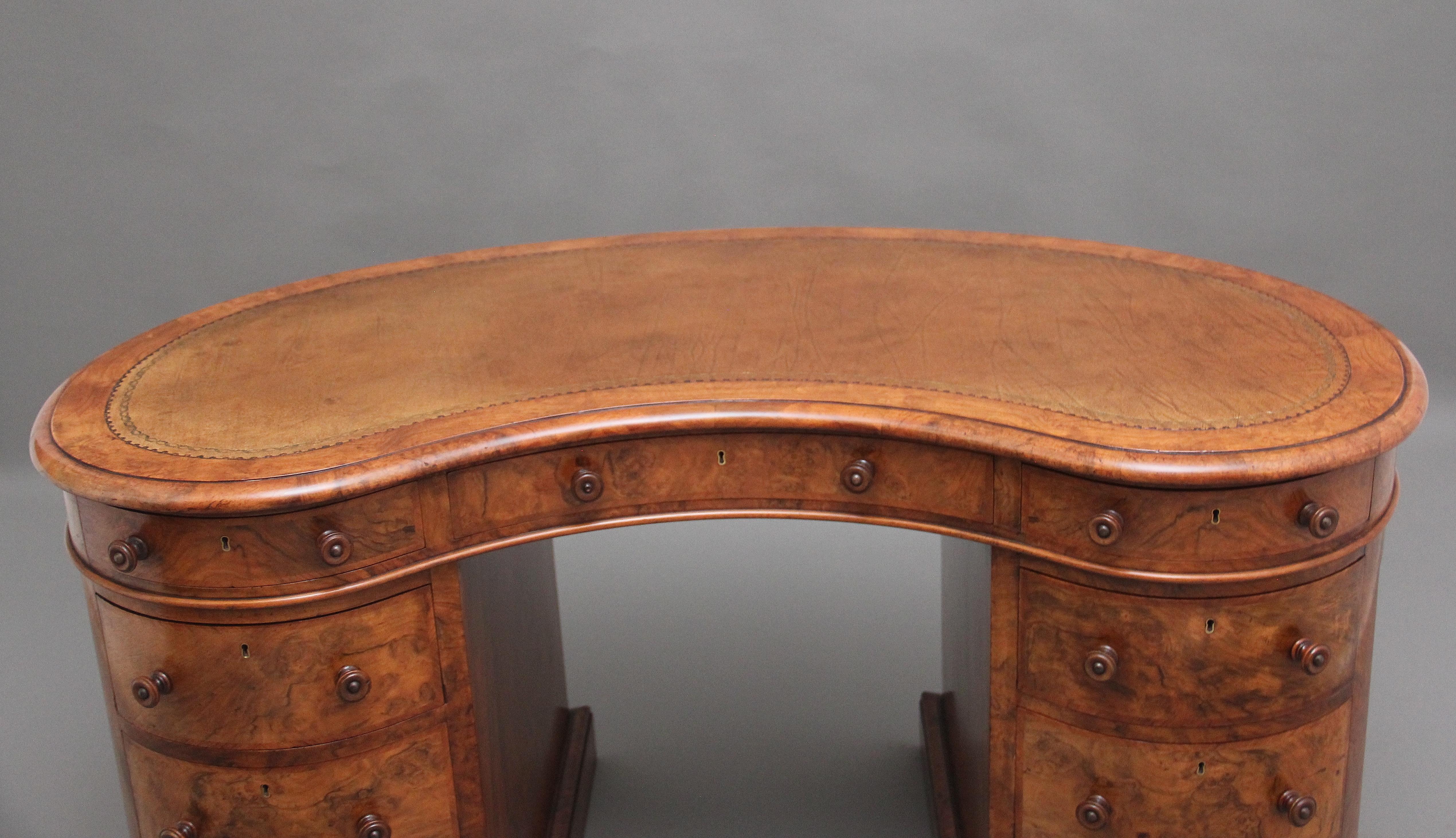 19th Century burr walnut pedestal kidney shaped desk In Good Condition In Martlesham, GB