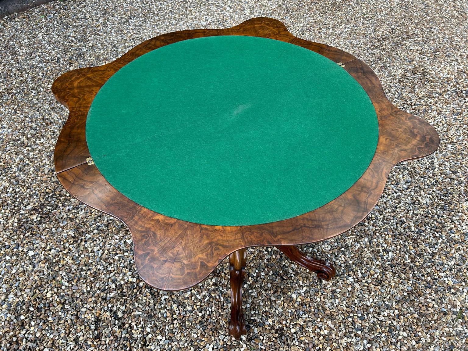 19th Century Burr Walnut Serpentine Card Table In Good Condition For Sale In Richmond, Surrey