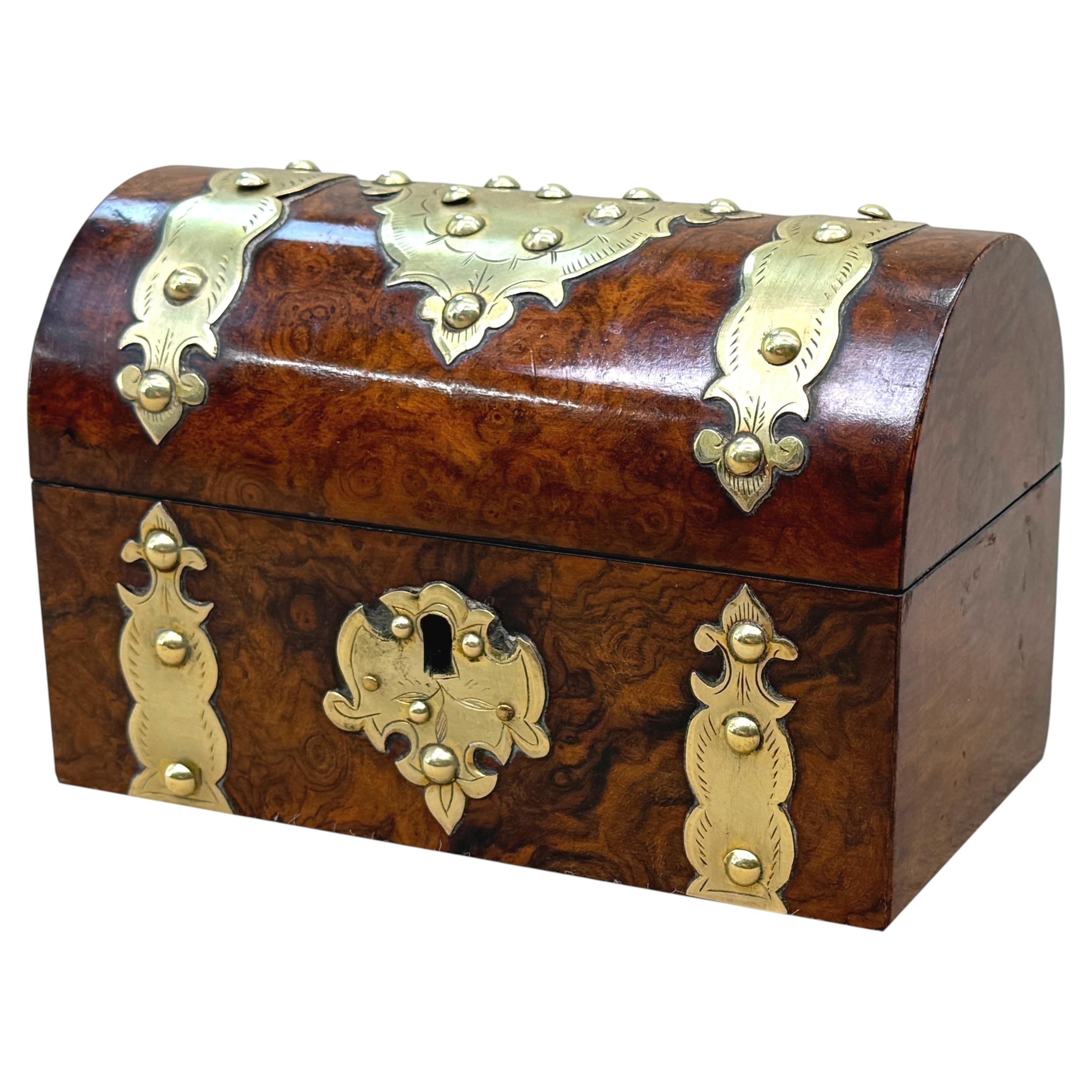 Scatola portacancelleria vittoriana in noce burr, con bordi in ottone, Inghilterra, 1860 circa in vendita