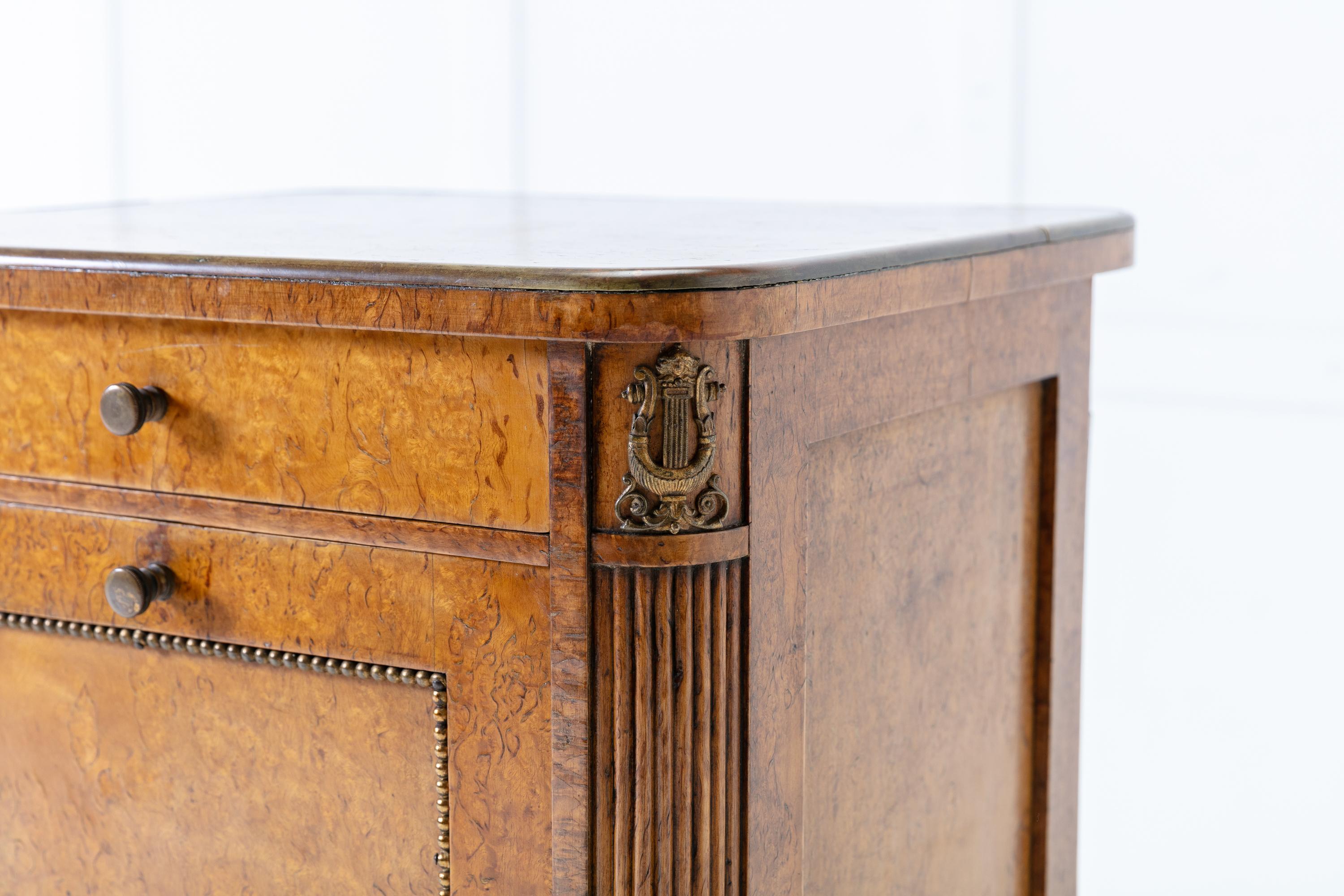 Armoire de chevet en bois de ronce du 19ème siècle Bon état - En vente à Gloucestershire, GB