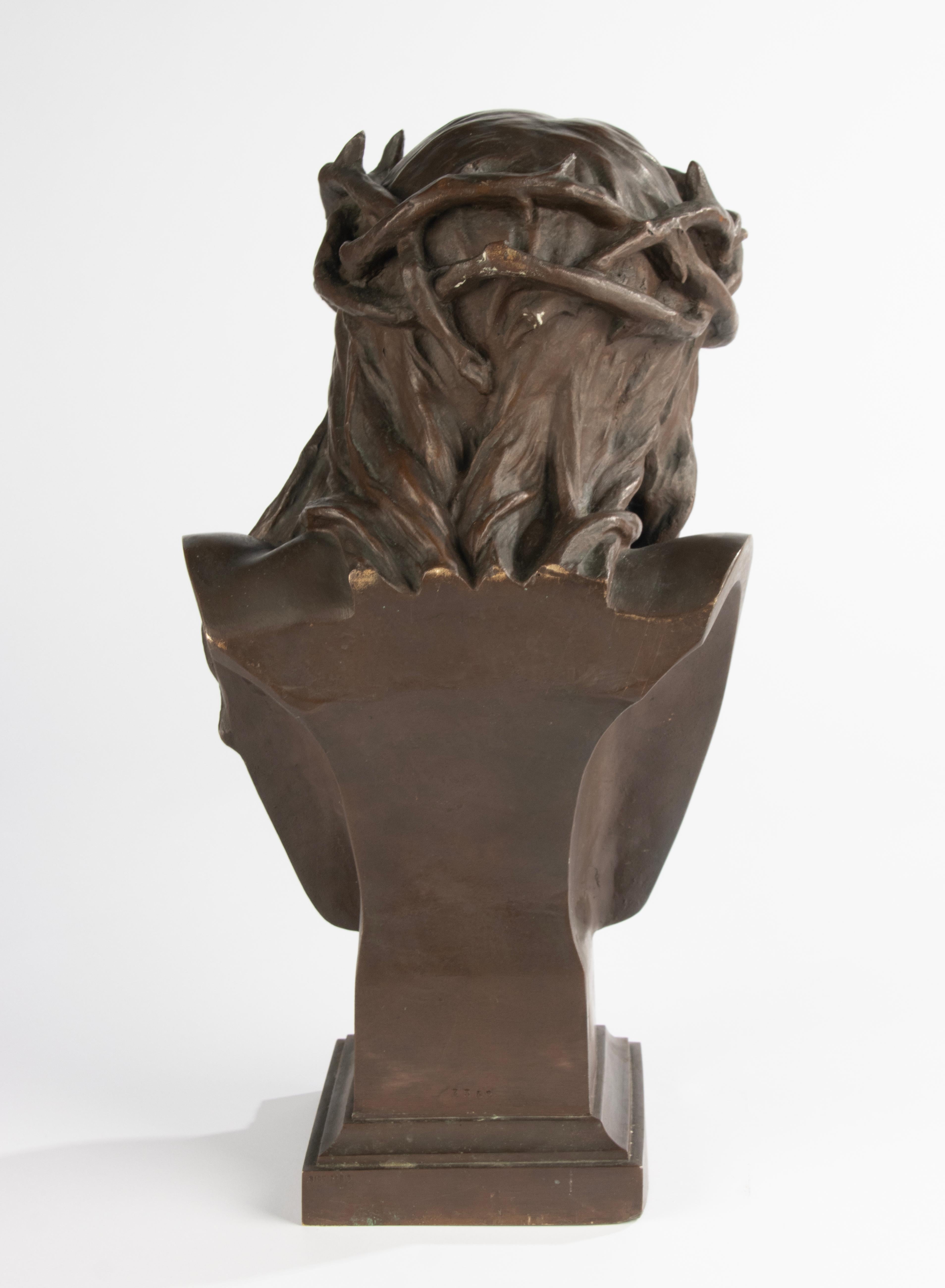 Buste du 19e siècle - Eugène Marioton - Bronze - Christ à la couronne d'épines en vente 3