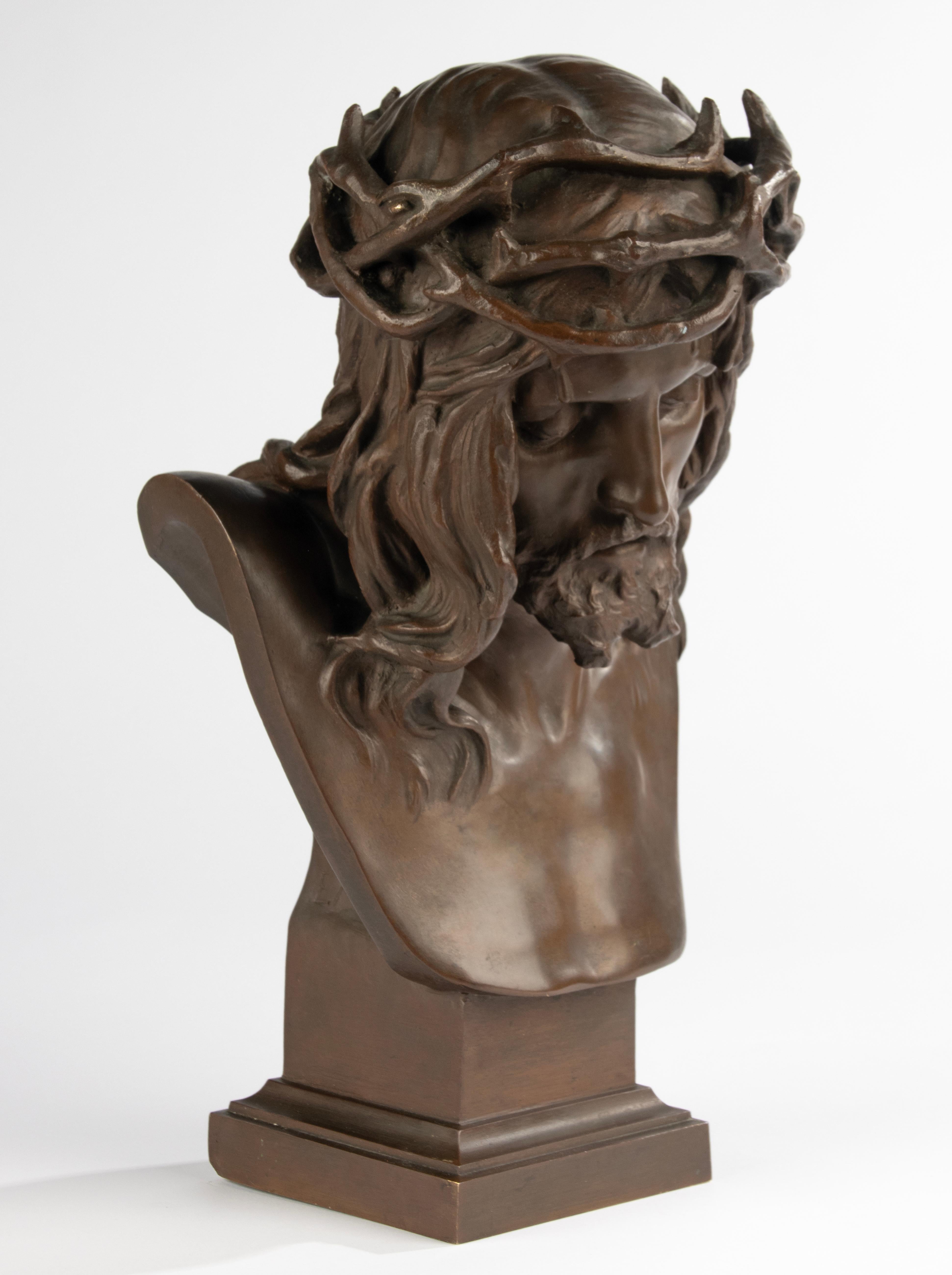 Buste du 19e siècle - Eugène Marioton - Bronze - Christ à la couronne d'épines en vente 6