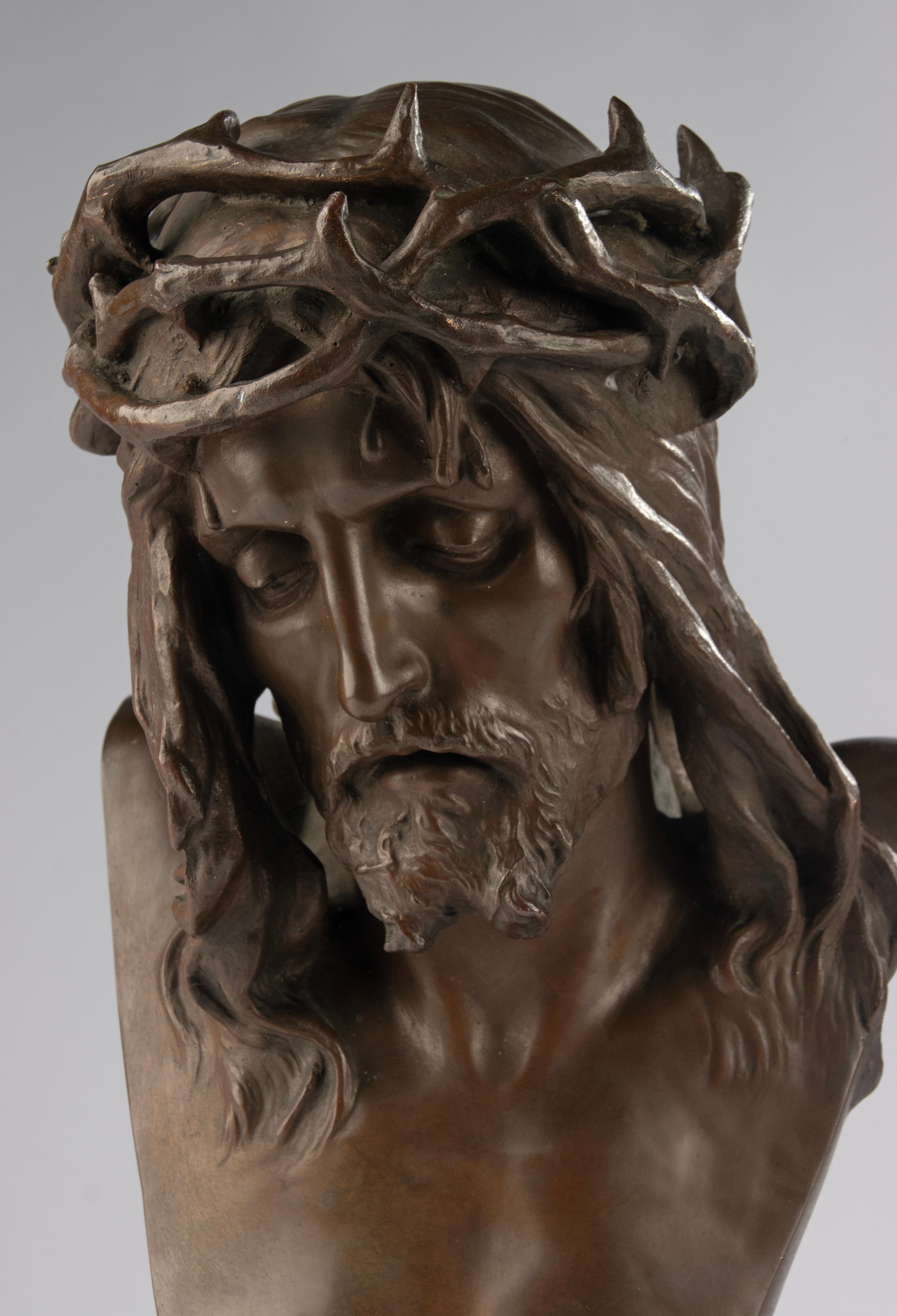 Buste du 19e siècle - Eugène Marioton - Bronze - Christ à la couronne d'épines en vente 11
