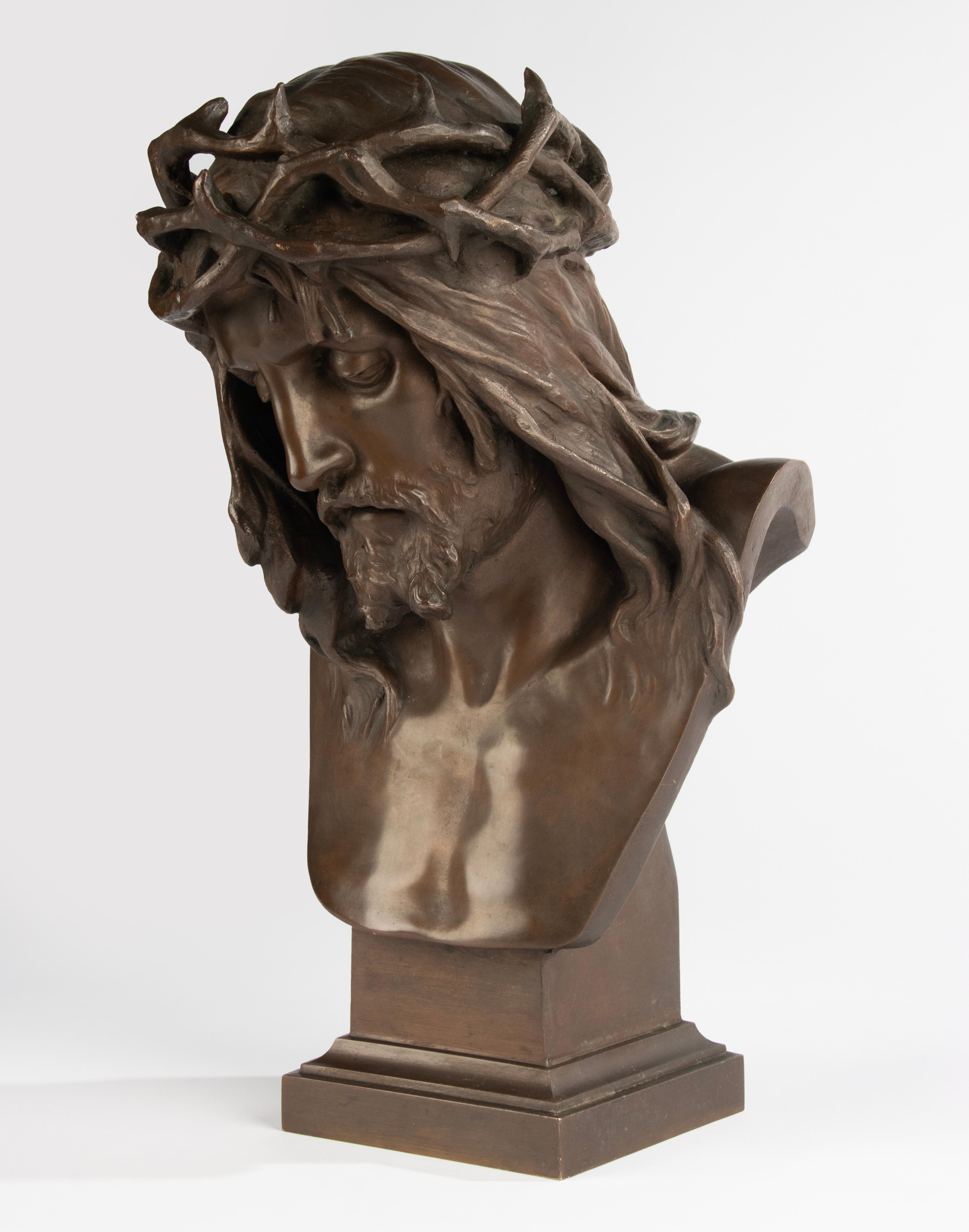 Français Buste du 19e siècle - Eugène Marioton - Bronze - Christ à la couronne d'épines en vente