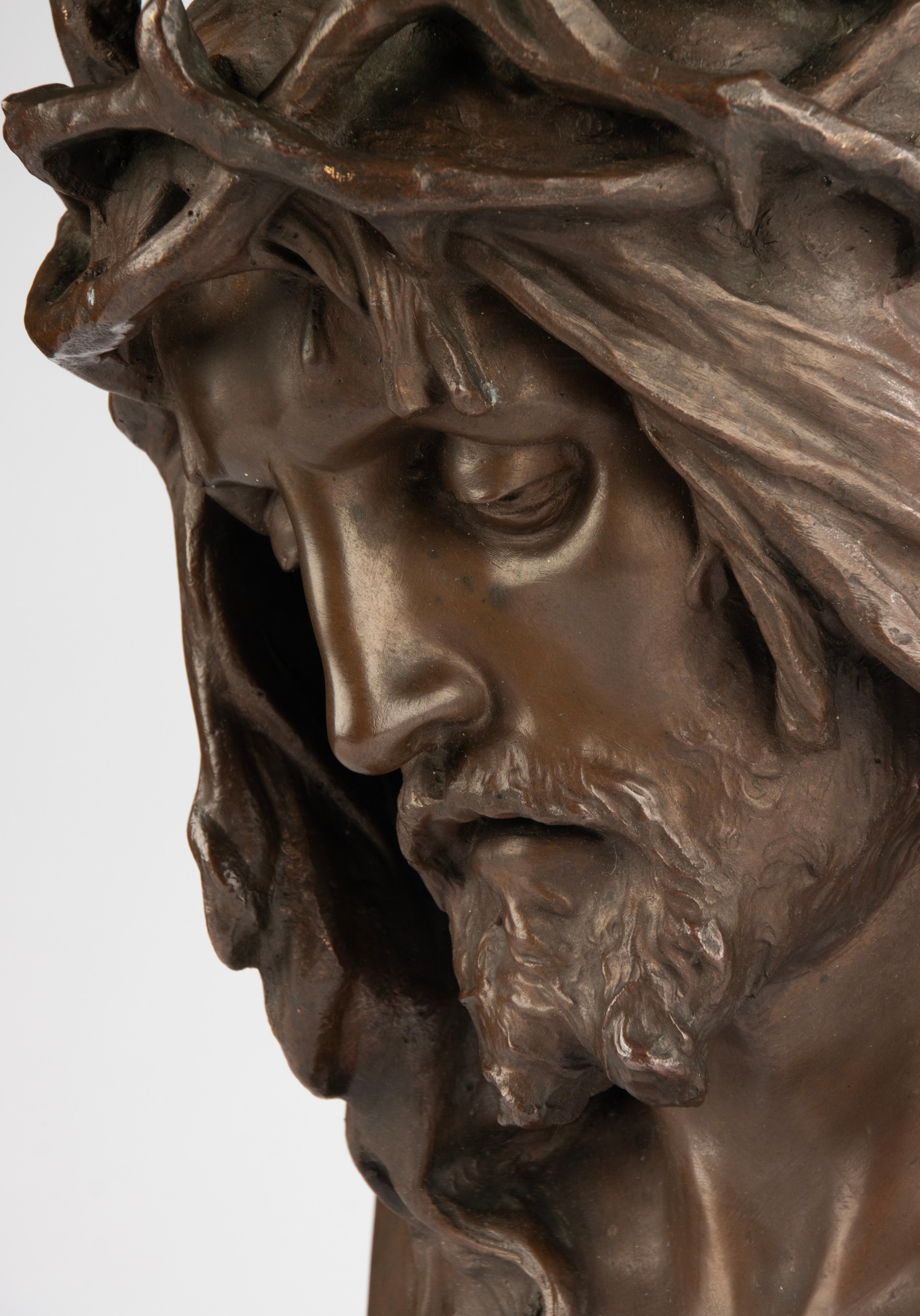 XIXe siècle Buste du 19e siècle - Eugène Marioton - Bronze - Christ à la couronne d'épines en vente