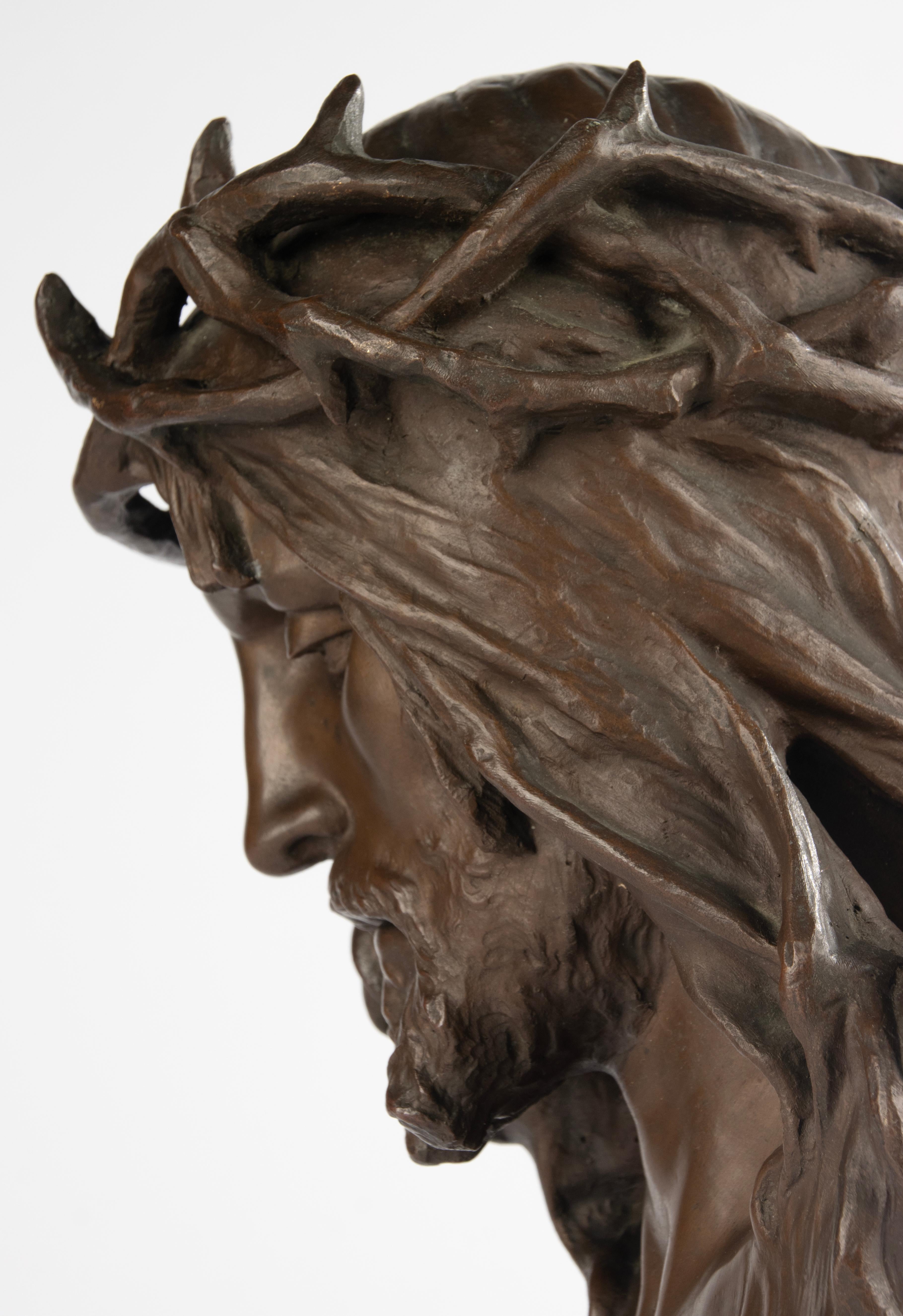 Buste du 19e siècle - Eugène Marioton - Bronze - Christ à la couronne d'épines en vente 2