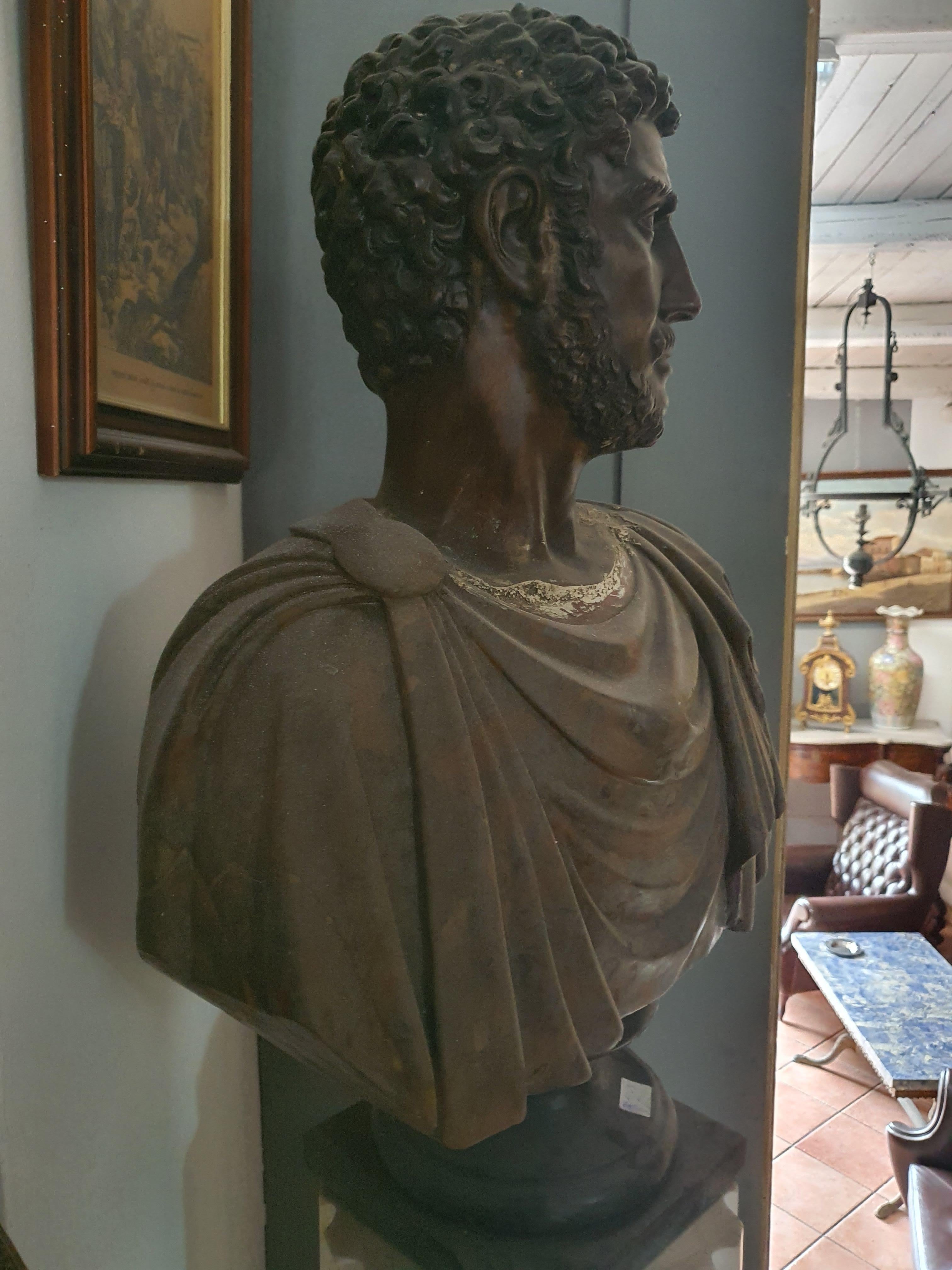 Buste du 19ème siècle en marbre et bronze finement sculpté et ciselé Bon état - En vente à PALERMO, IT