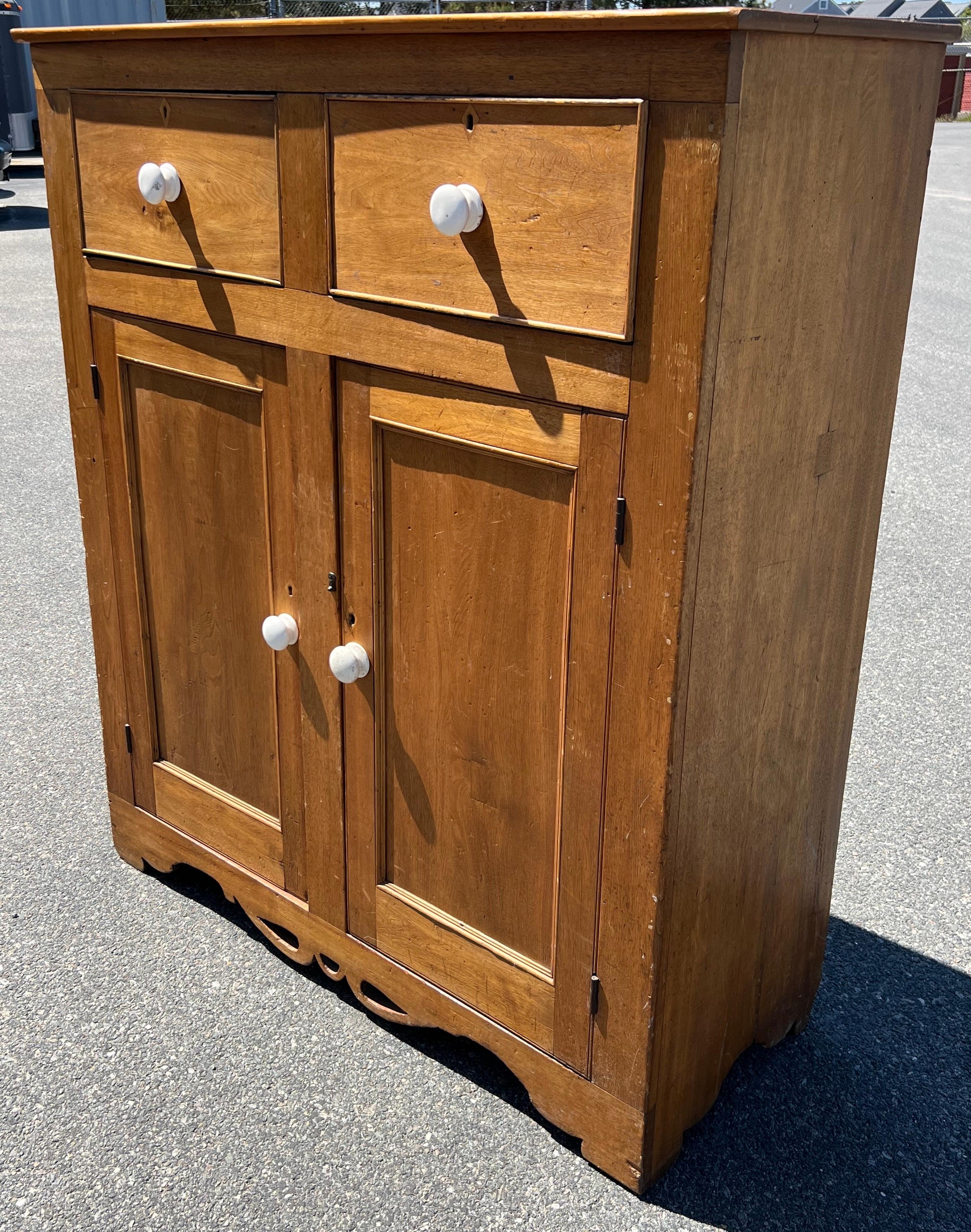 North American 19th Century Butternut Cupboard with Porcelain Knobs For Sale