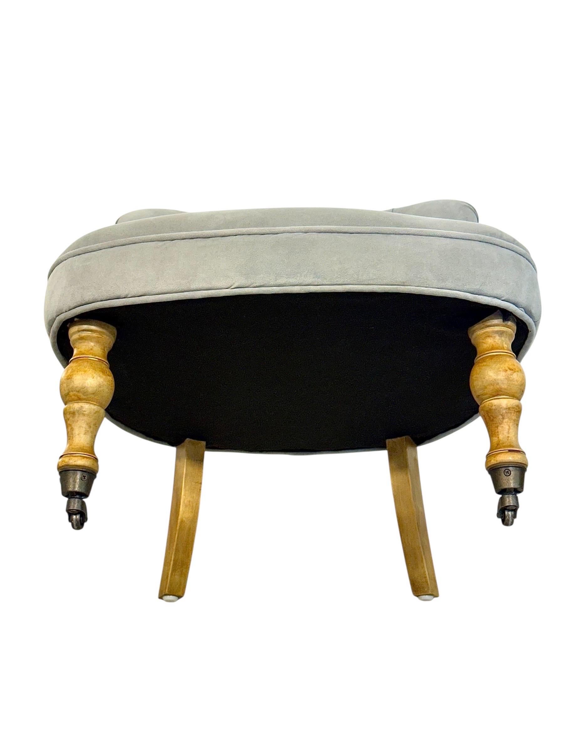 Pantoffelstuhl mit Knöpfen aus dem 19. Jahrhundert und gedrechselten Buchebeinen im Angebot 6