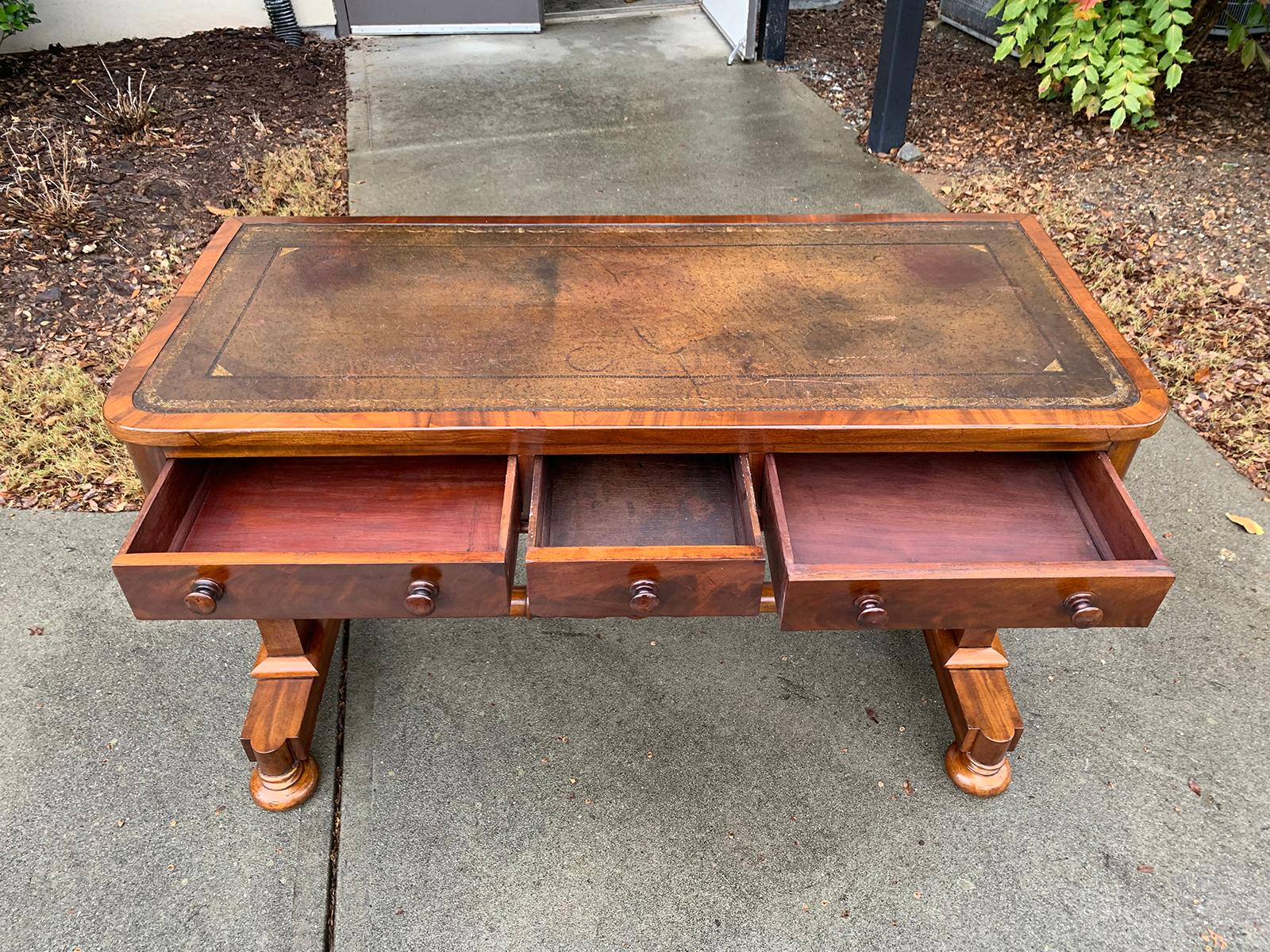 19th Century William IV Library Table or Desk with Leather Top, circa 1840s For Sale 4