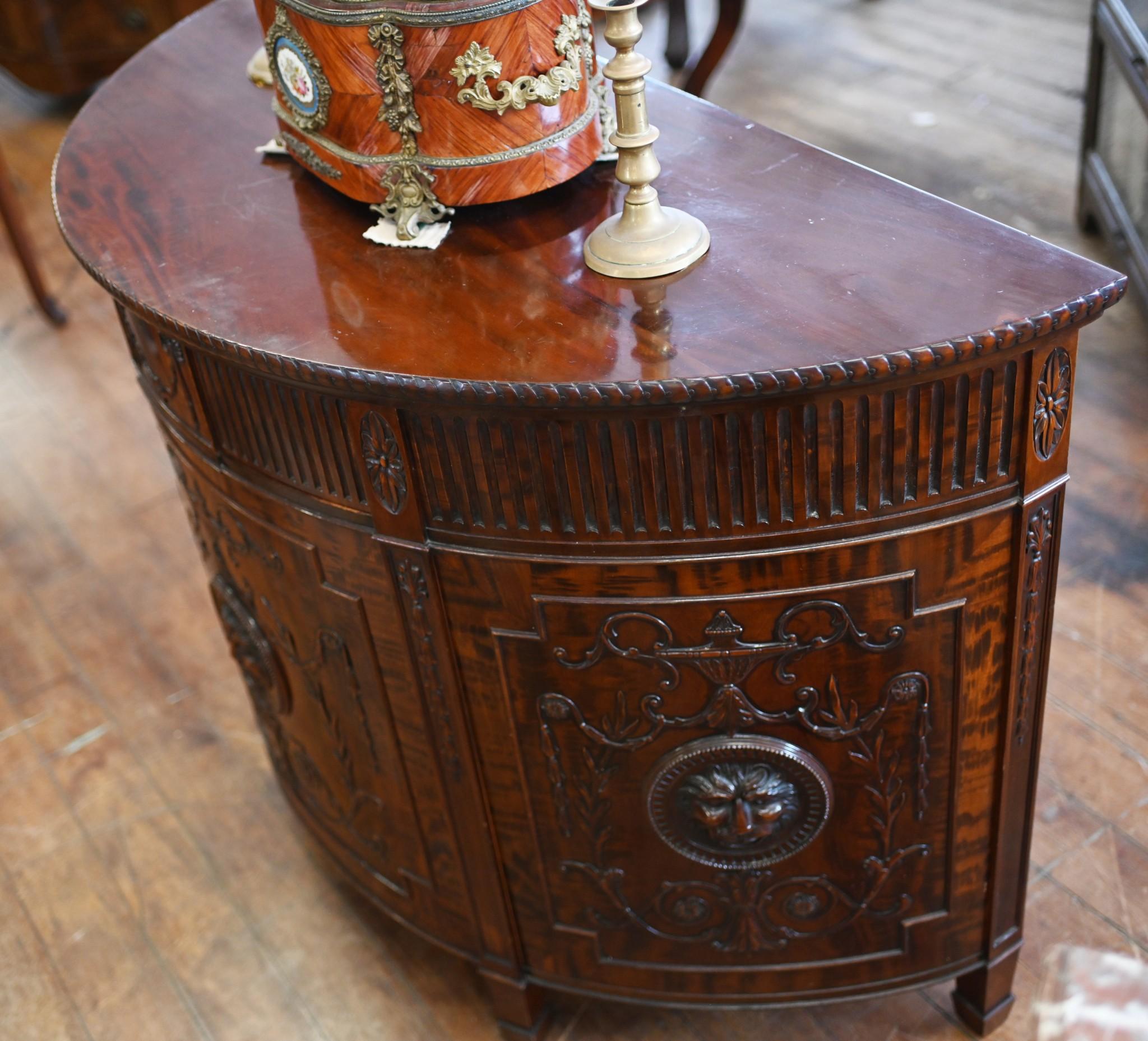 Neoclassico Mobile del XIX secolo Adams Revival Neo Classico Commode in vendita