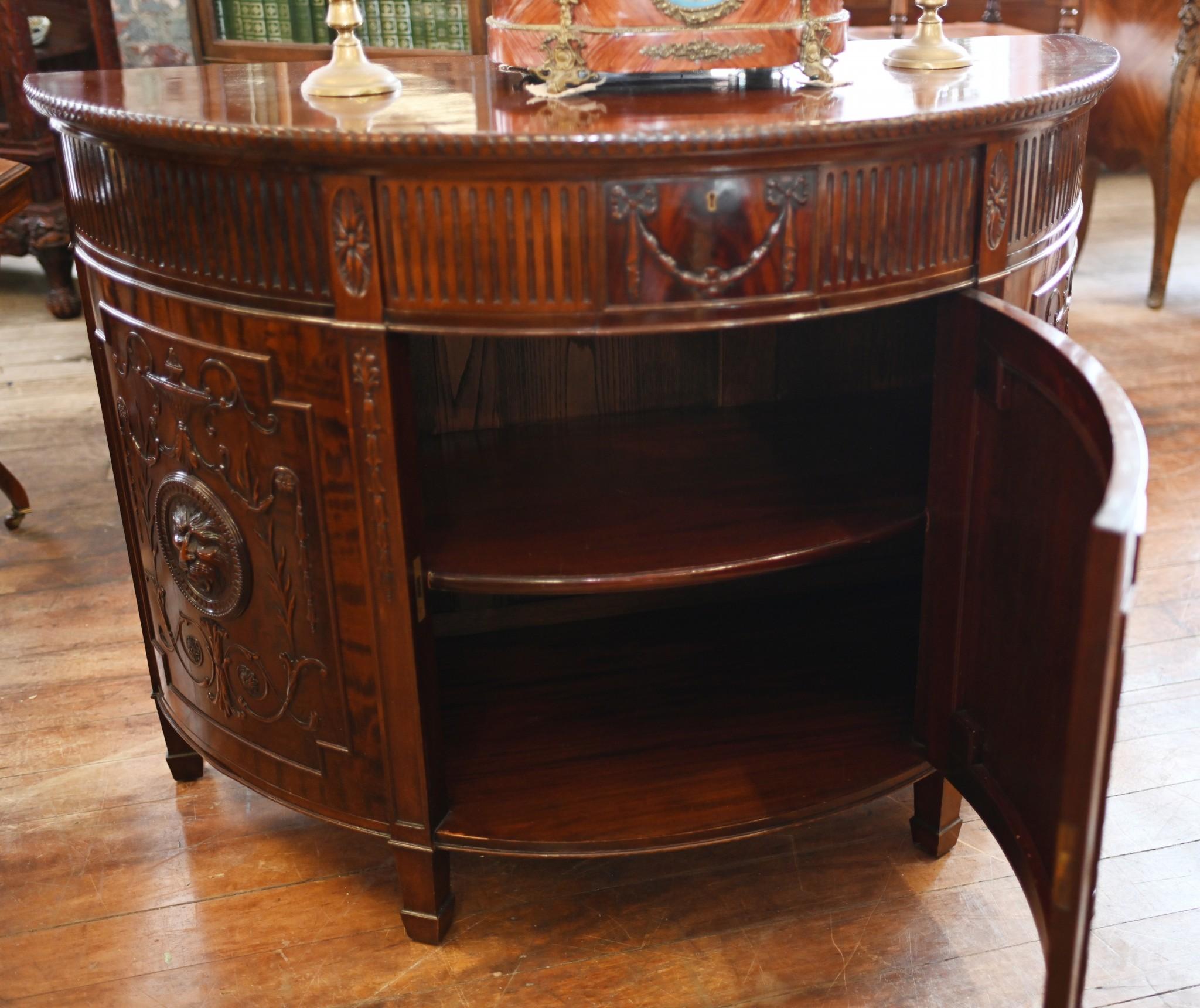 Legno Mobile del XIX secolo Adams Revival Neo Classico Commode in vendita