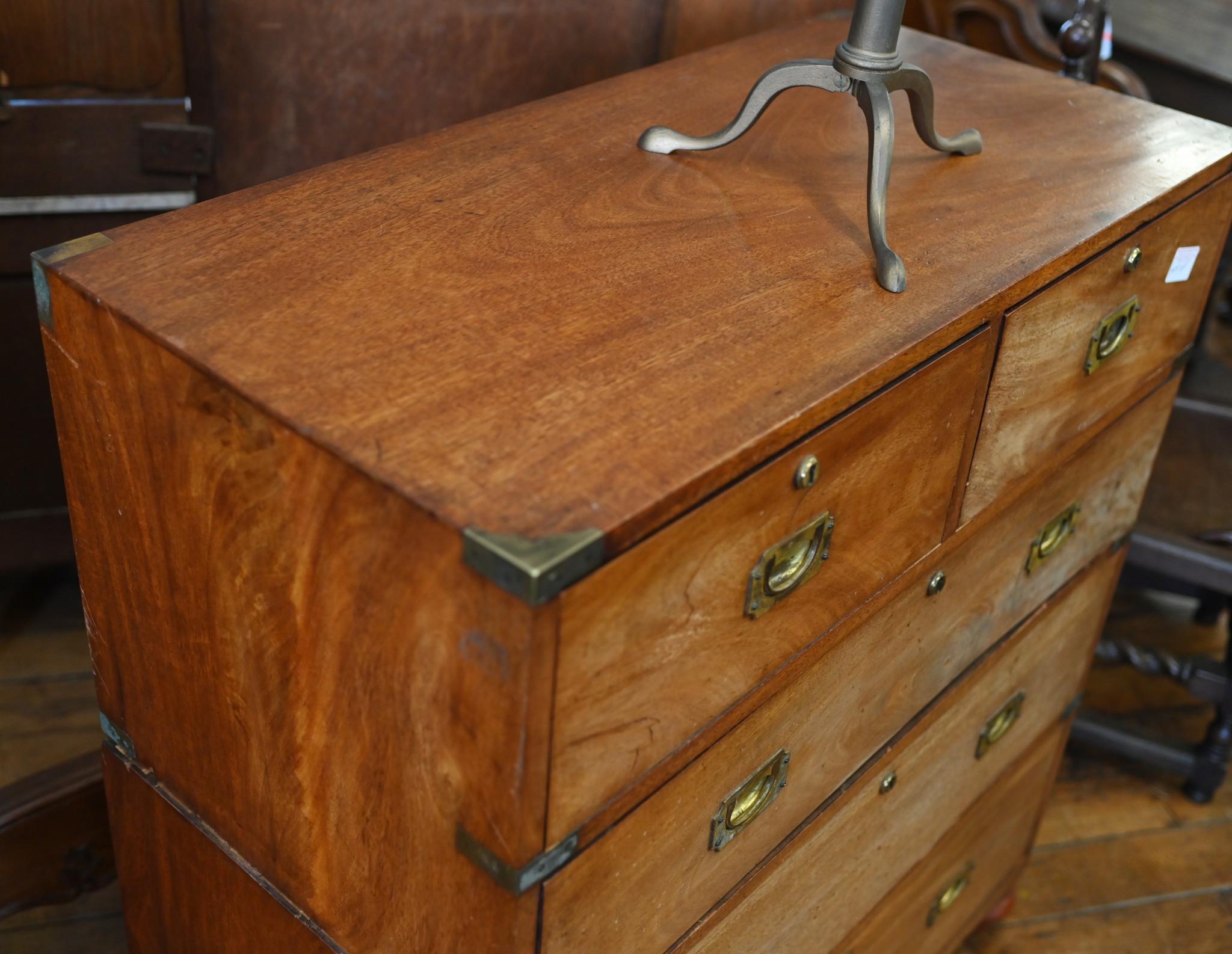 Legno Cassettiera Campaigner del XIX secolo in vendita