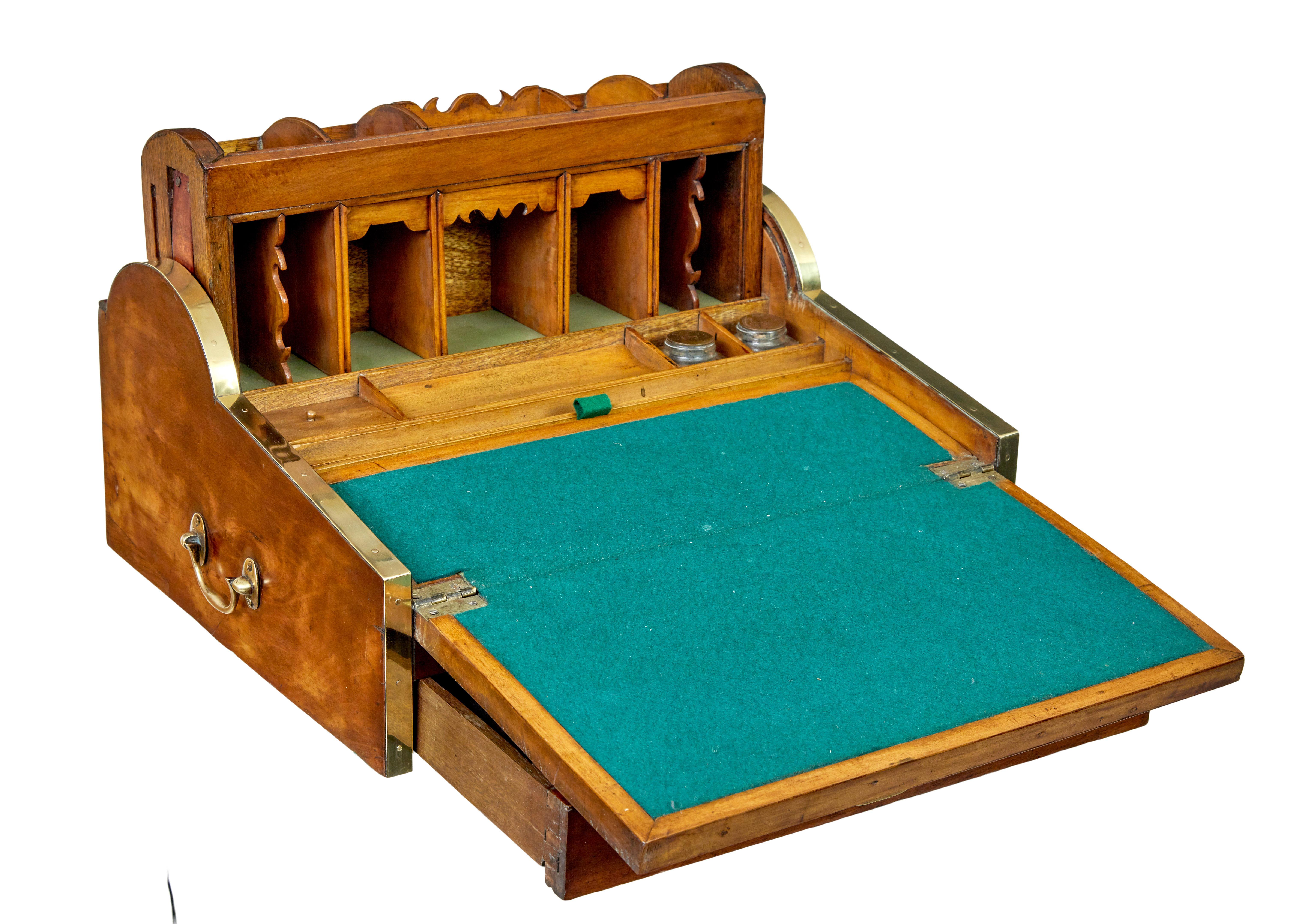 Stile Campaign 19th century campaign metamorphic camphor writing slope in vendita