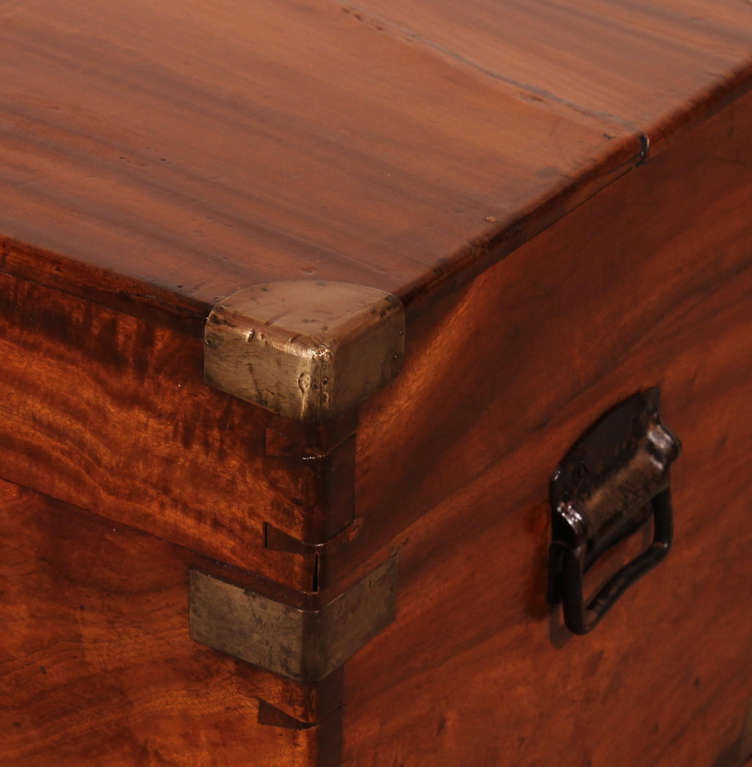 Arcón de Campaña o Marino de Madera de Alcanfor del Siglo XIX - Hong Kong en venta 8