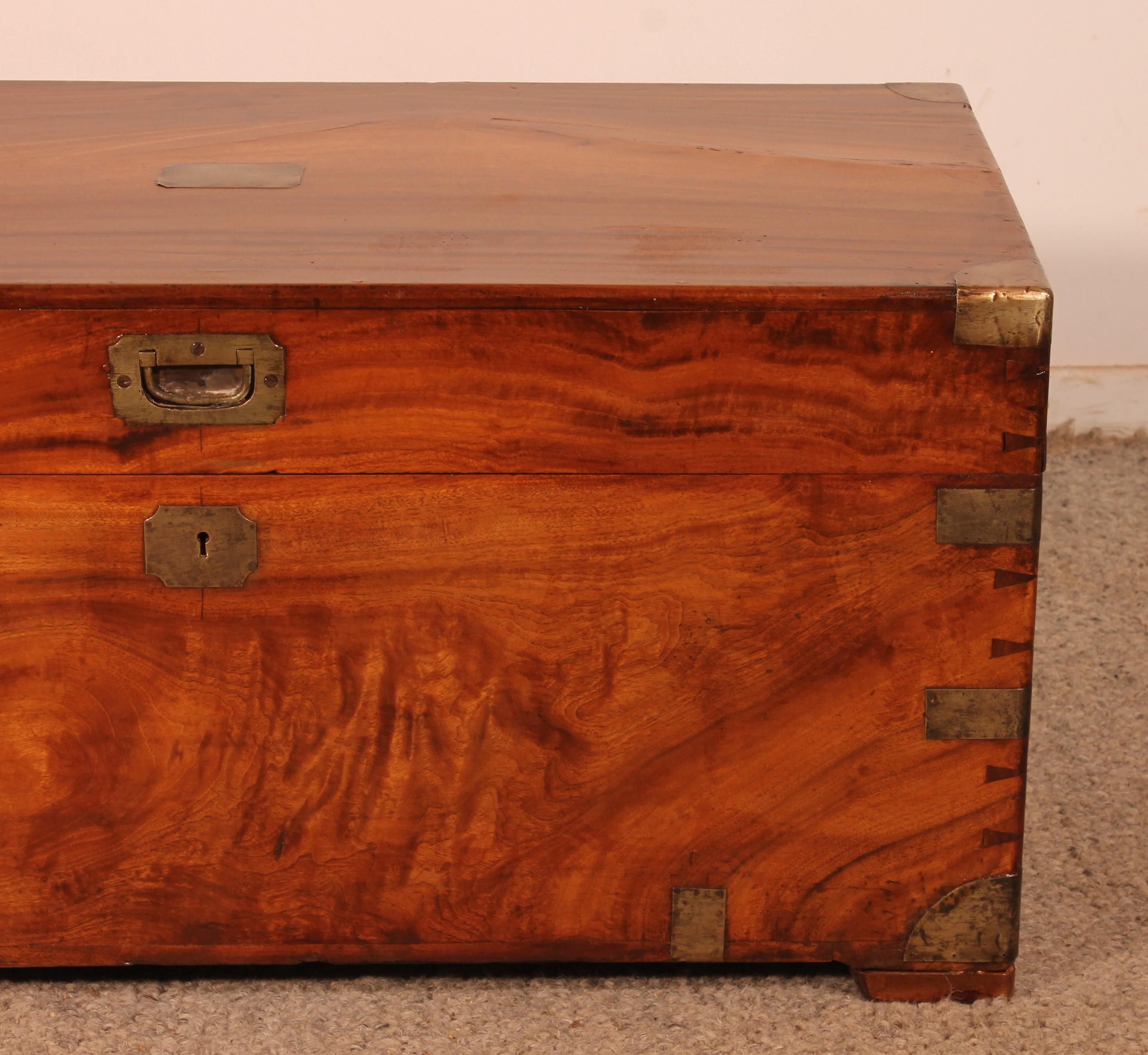 Arcón de Campaña o Marino de Madera de Alcanfor del Siglo XIX - Hong Kong Británico en venta